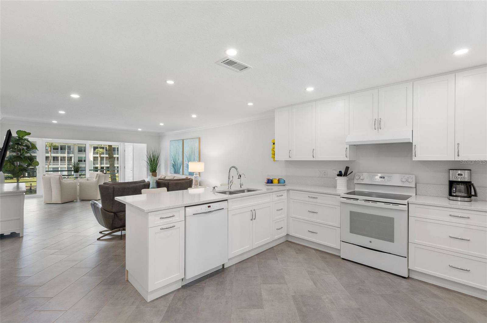 4390 EXETER DR #206