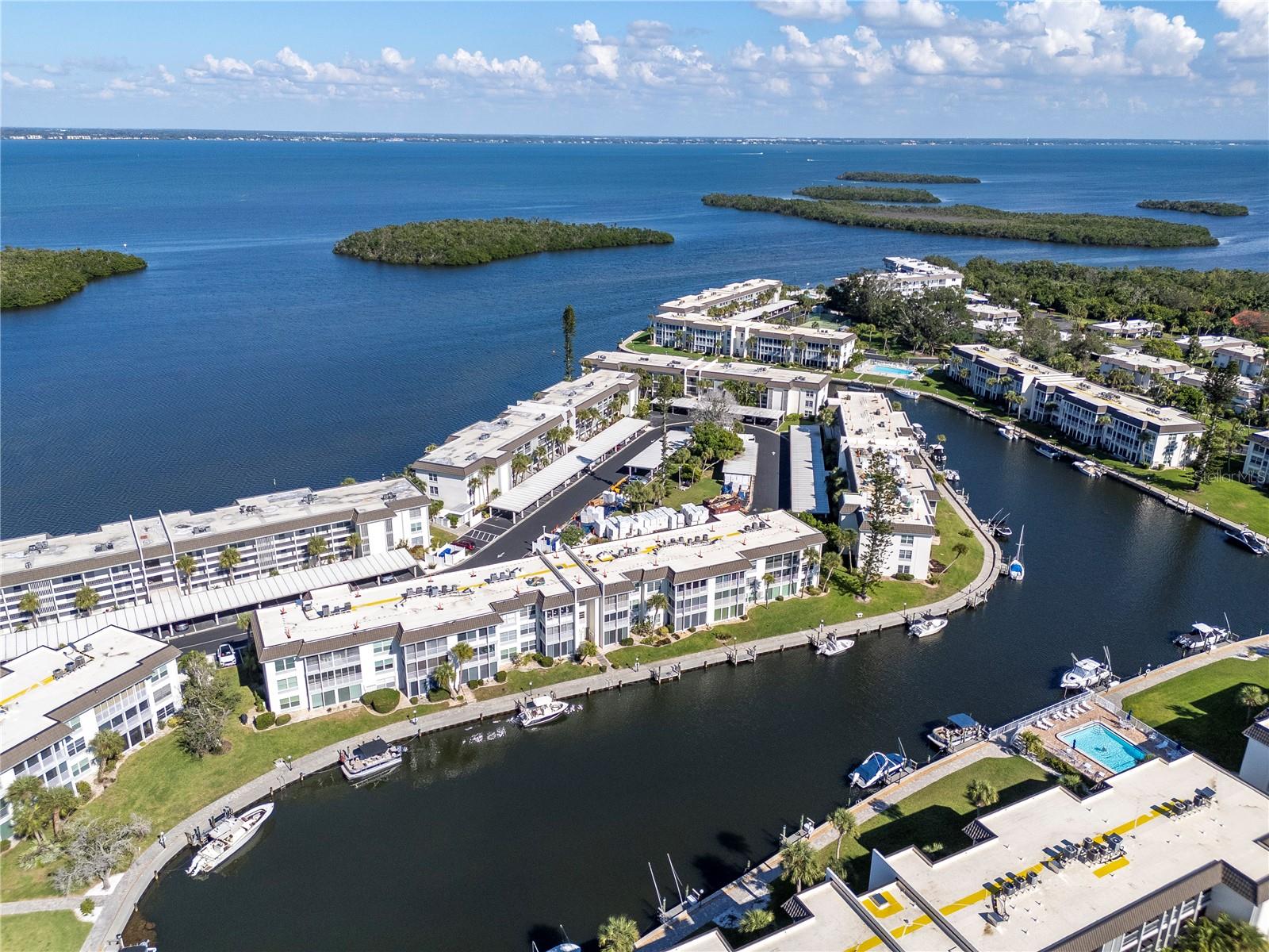 4390 EXETER DR #305