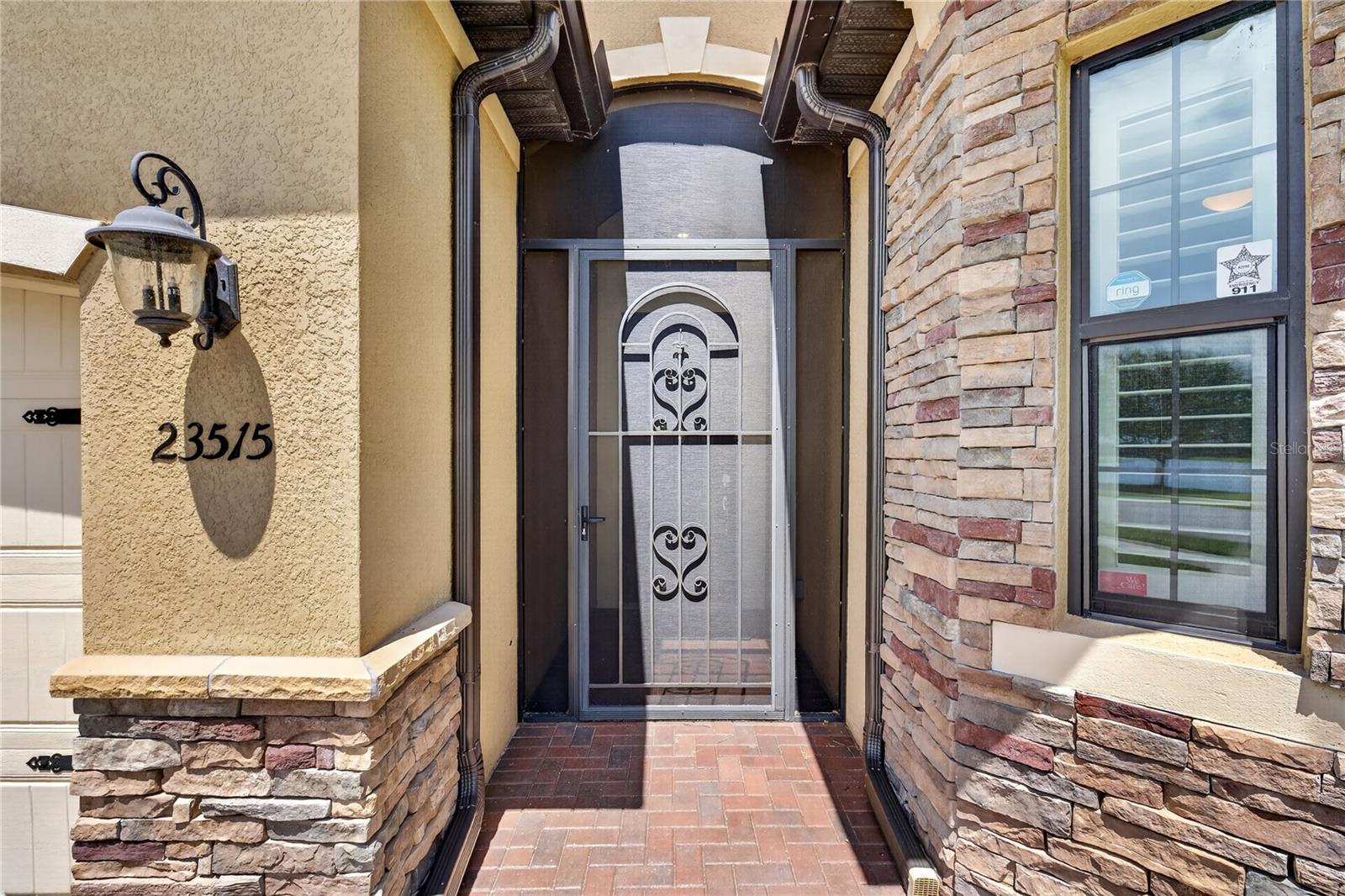 23515 WAVERLY CIR