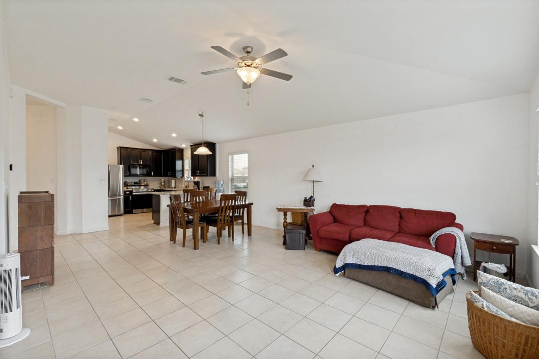 1618 Woodlands DR