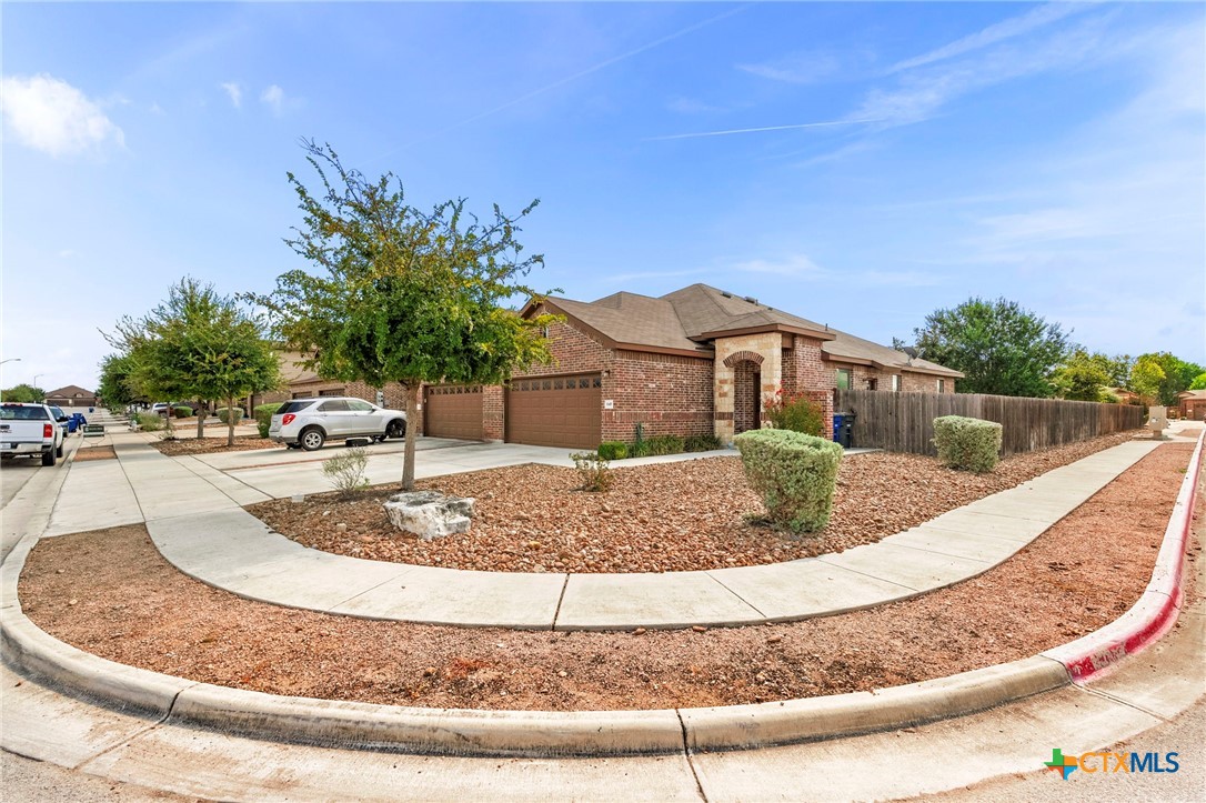 649 Creekside Circle