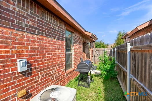 649 Creekside Circle