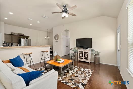 649 Creekside Circle