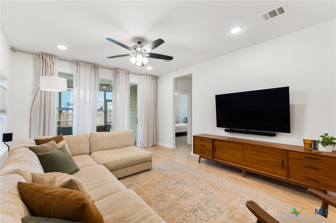 432 Lacey Oak Loop