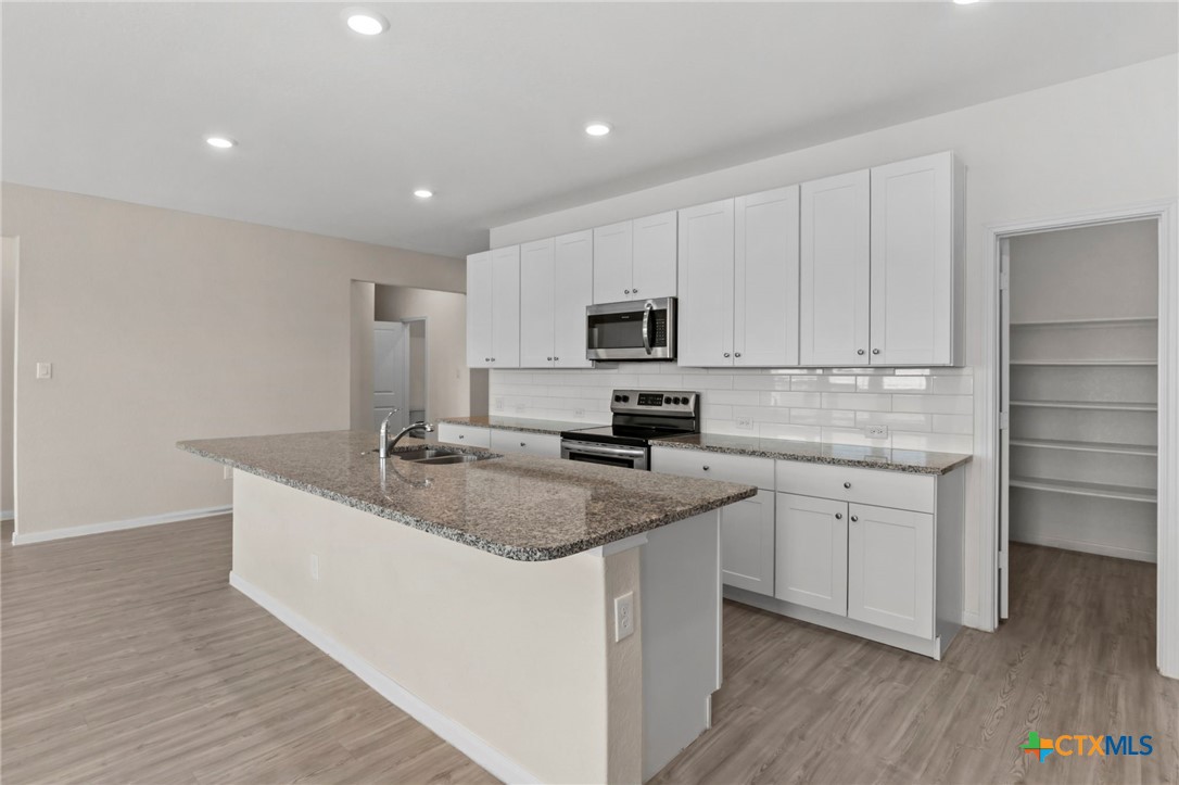 2741 Nueva Cordova