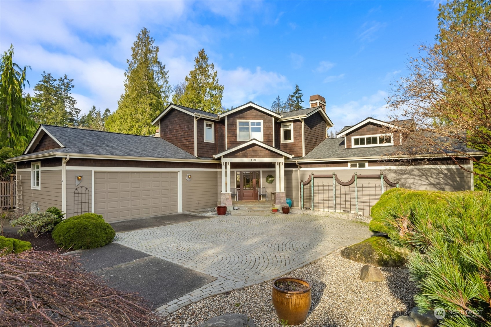 718 Tiffany Meadows NE