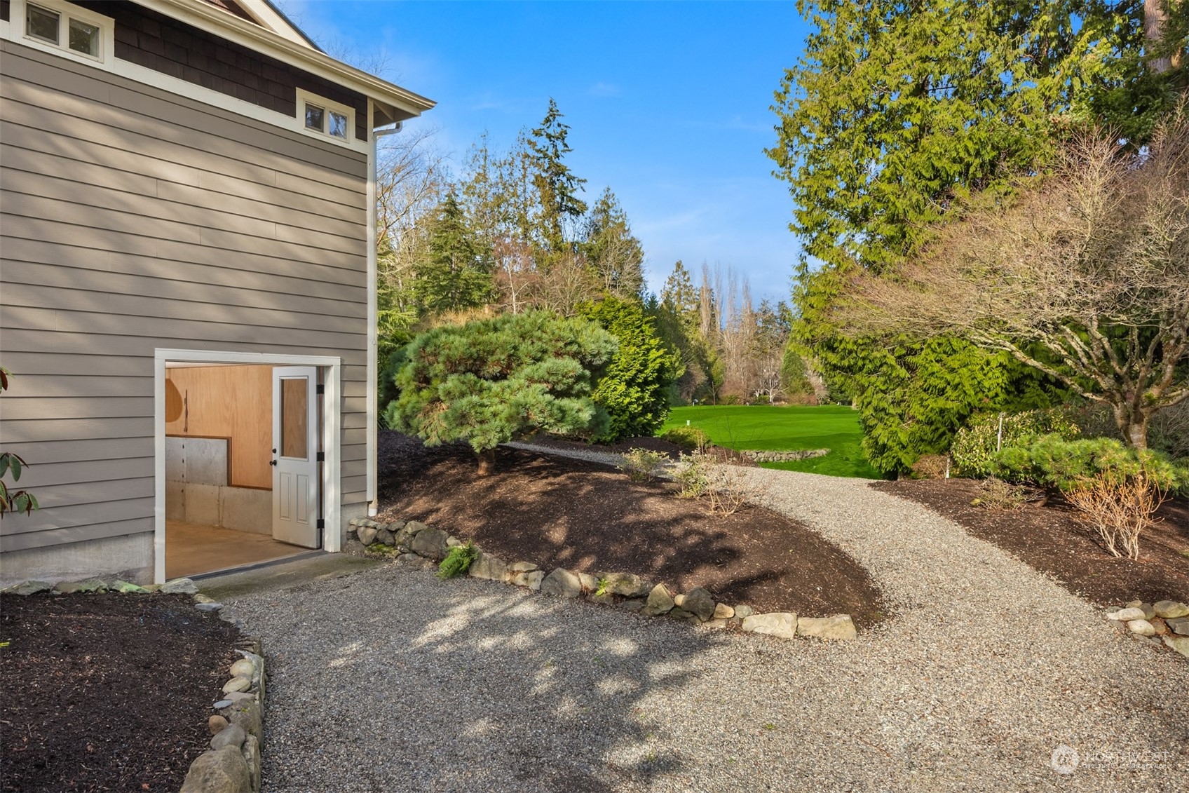 718 Tiffany Meadows NE