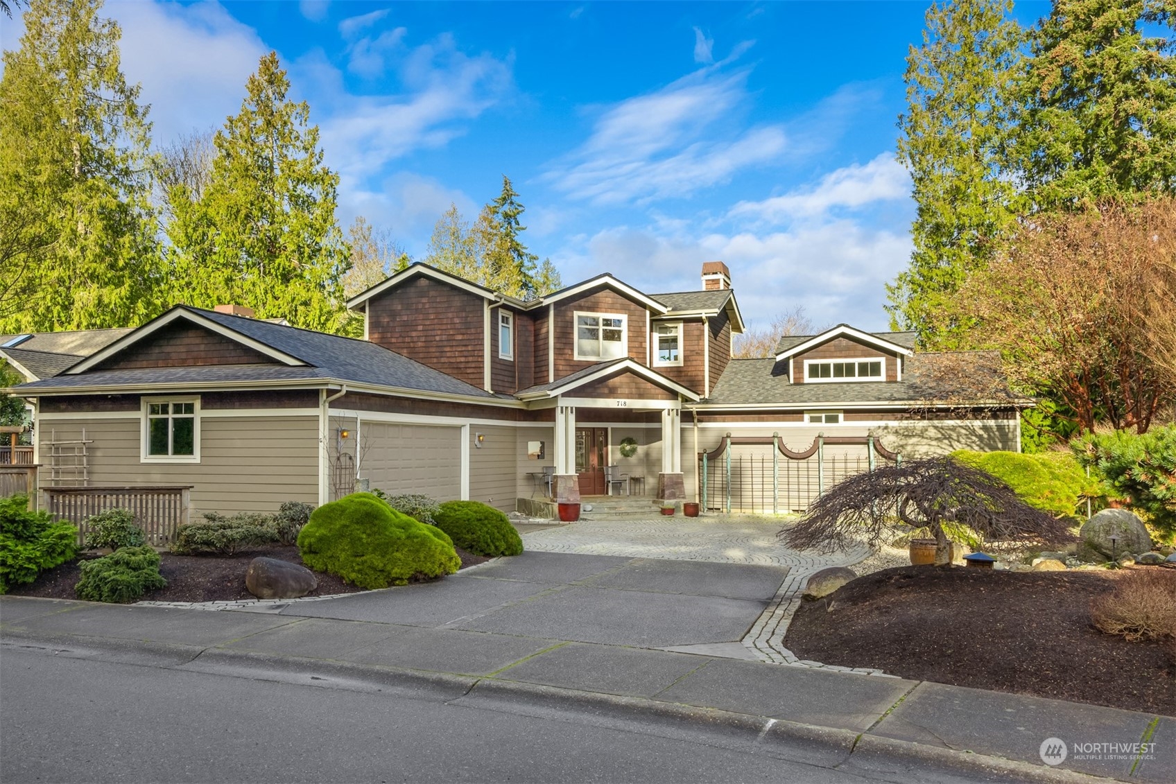 718 Tiffany Meadows NE