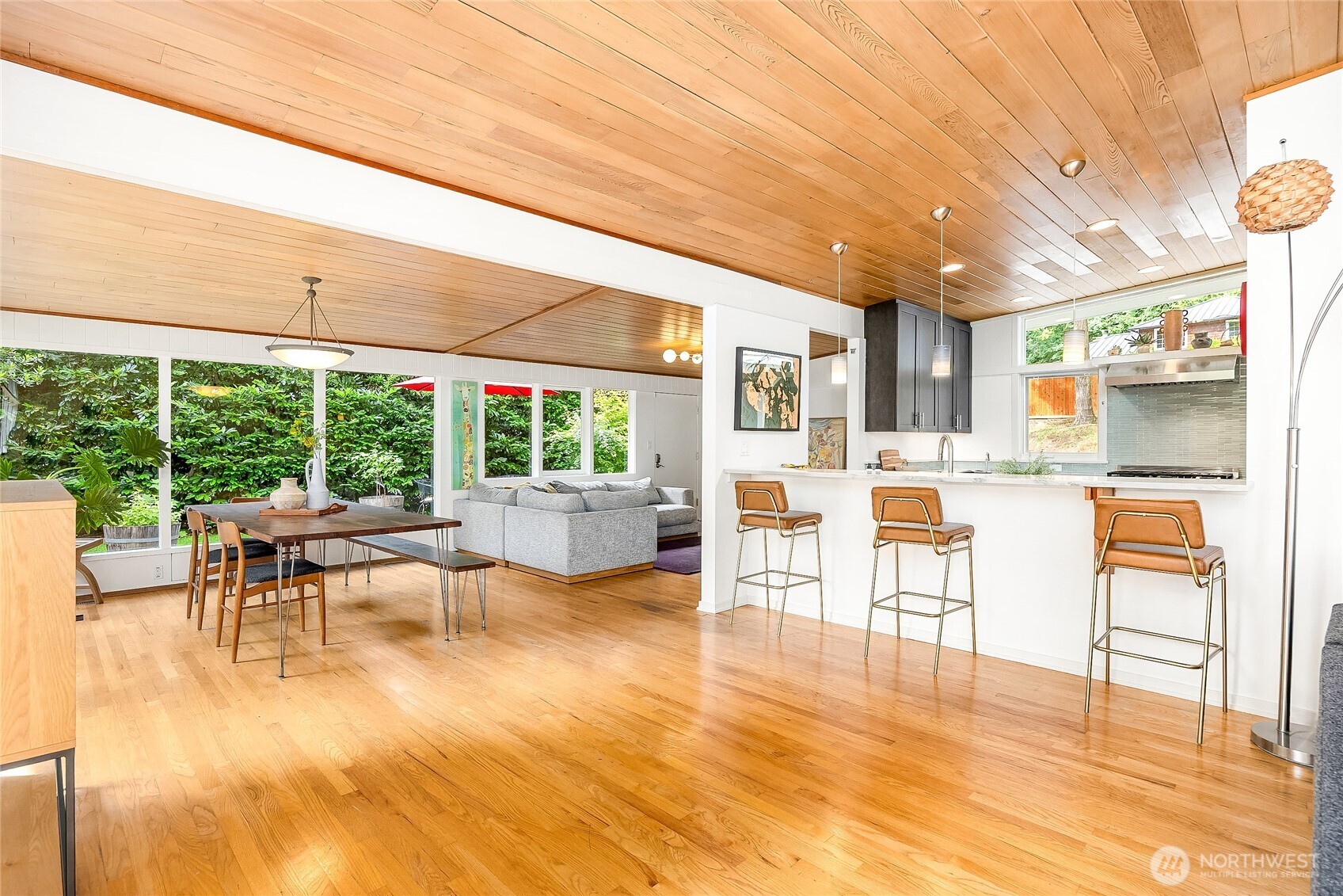 8975 Ferncliff Avenue NE