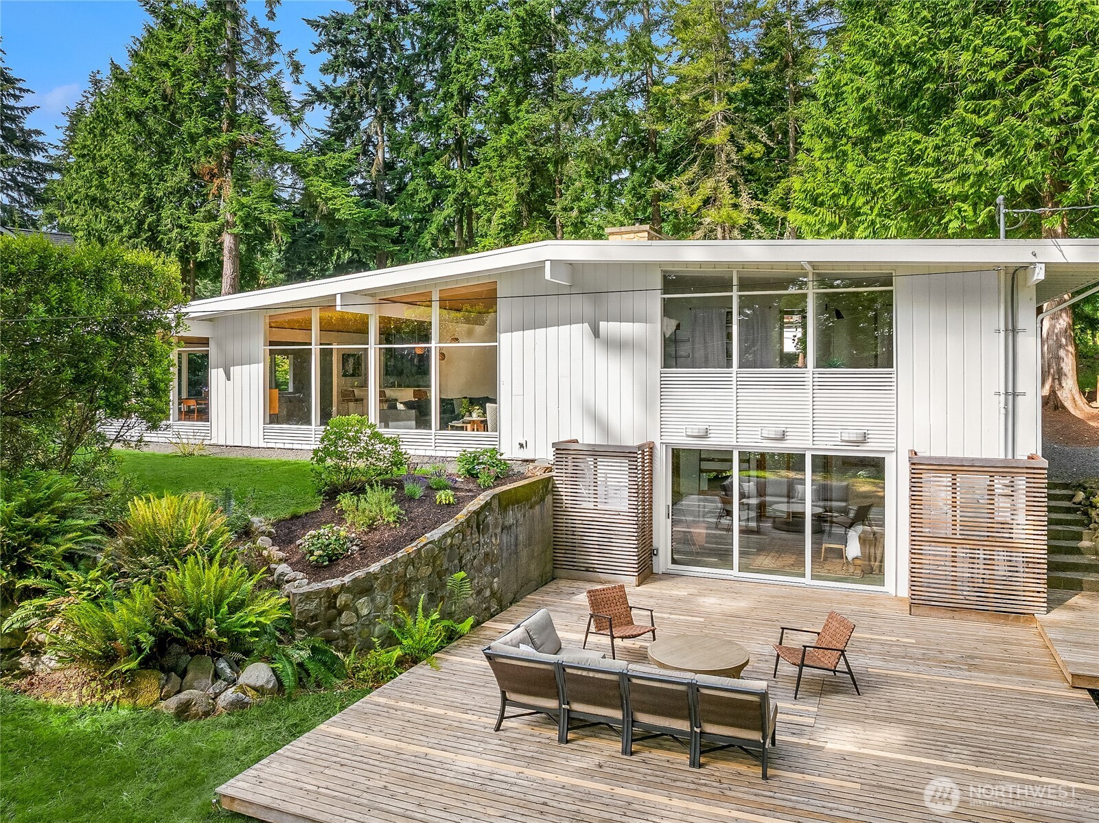 8975 Ferncliff Avenue NE