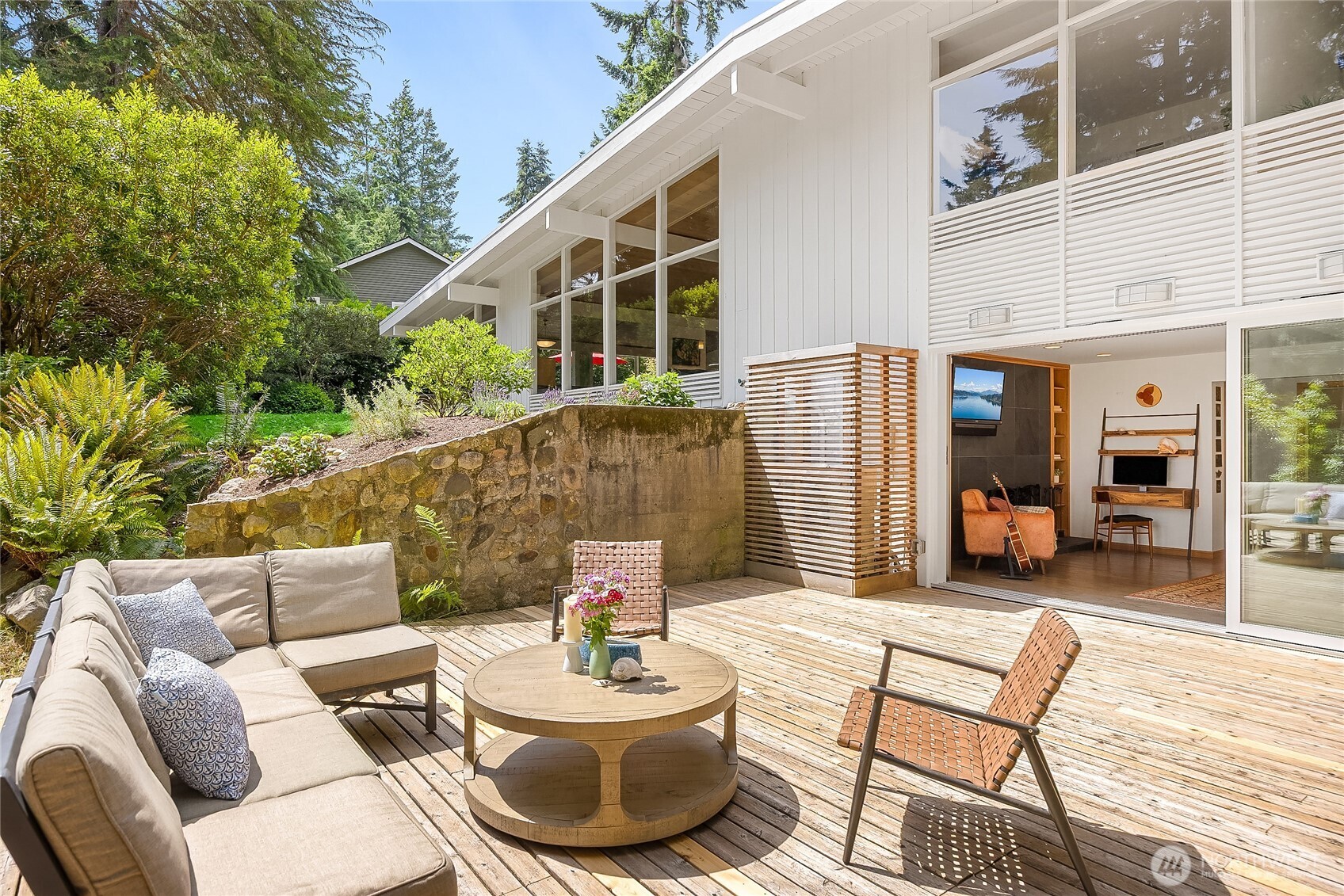 8975 Ferncliff Avenue NE