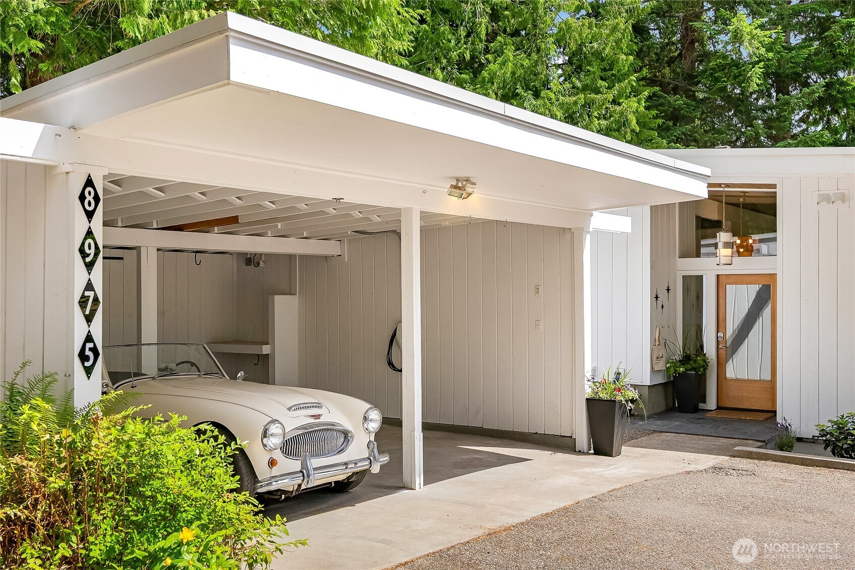 8975 Ferncliff Avenue NE