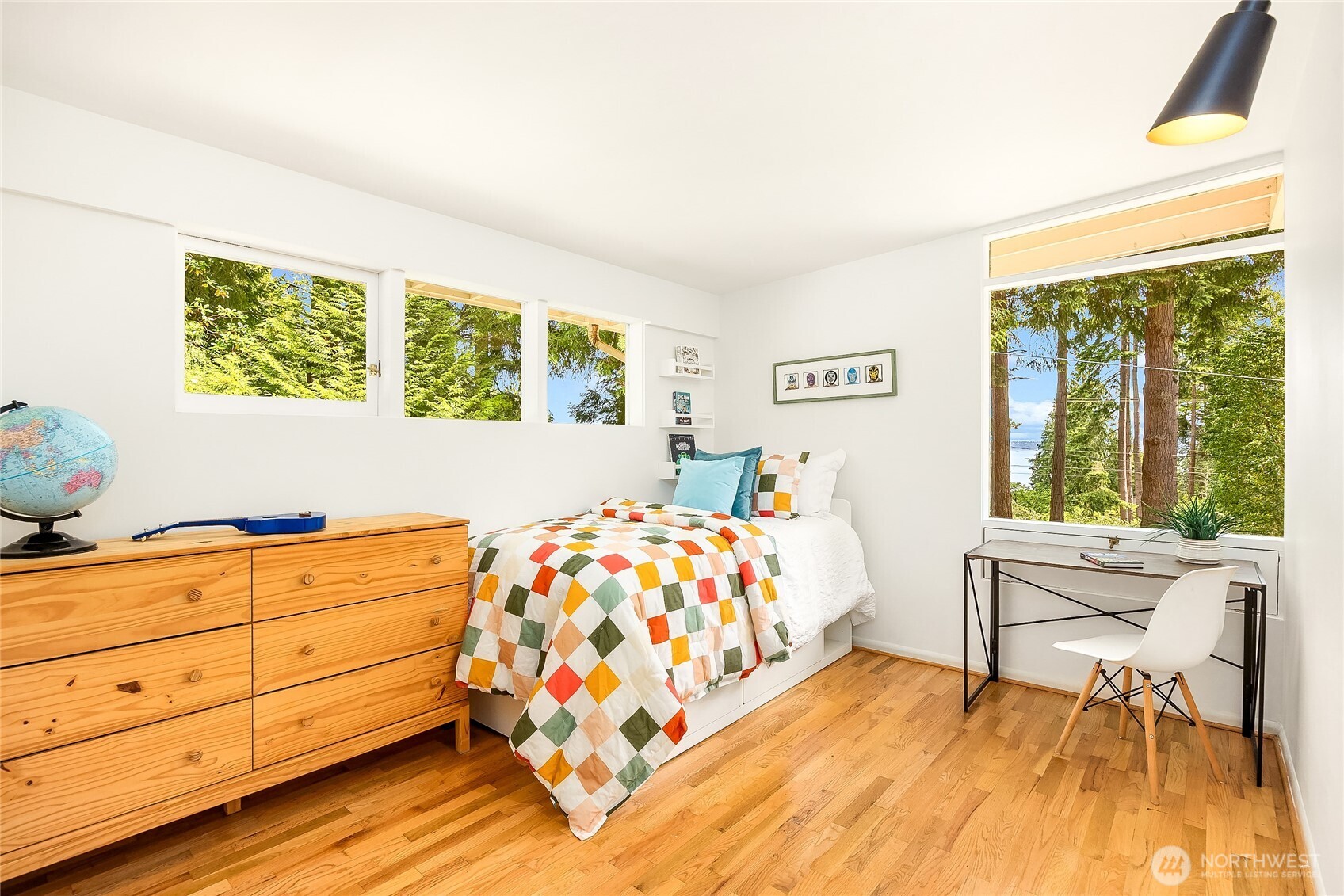 8975 Ferncliff Avenue NE