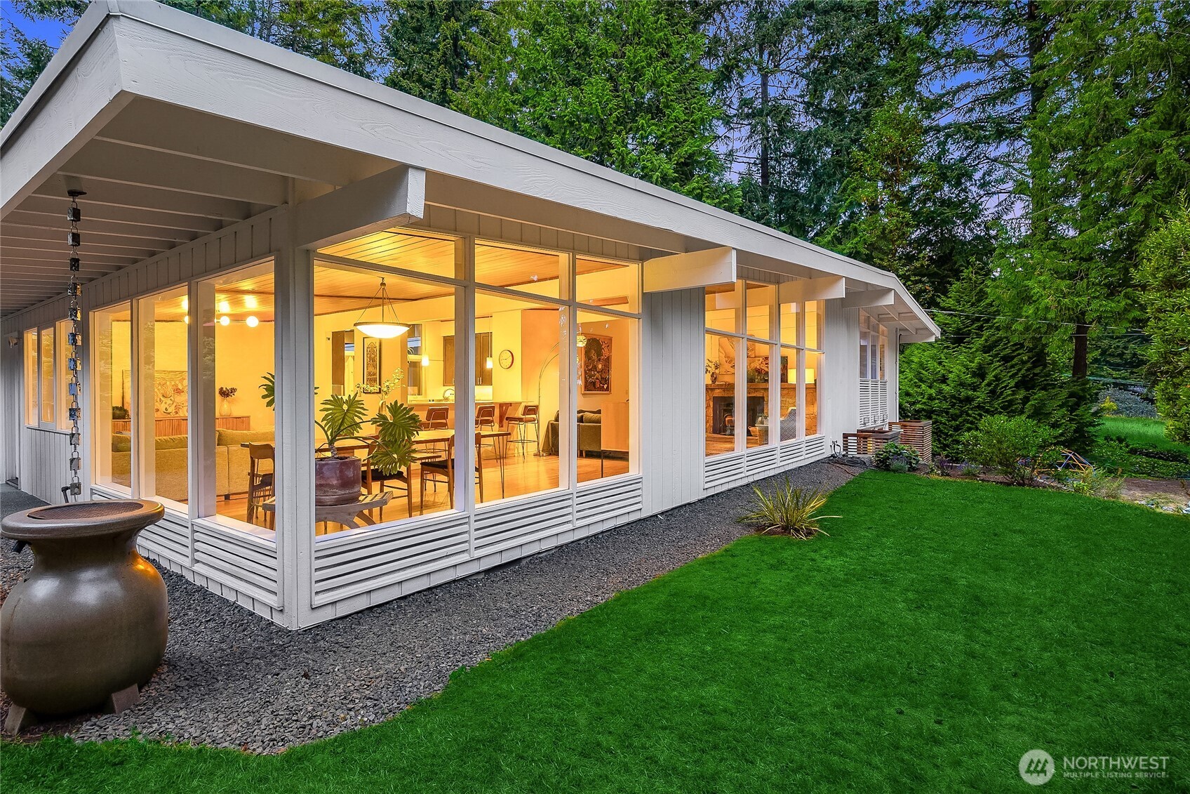 8975 Ferncliff Avenue NE