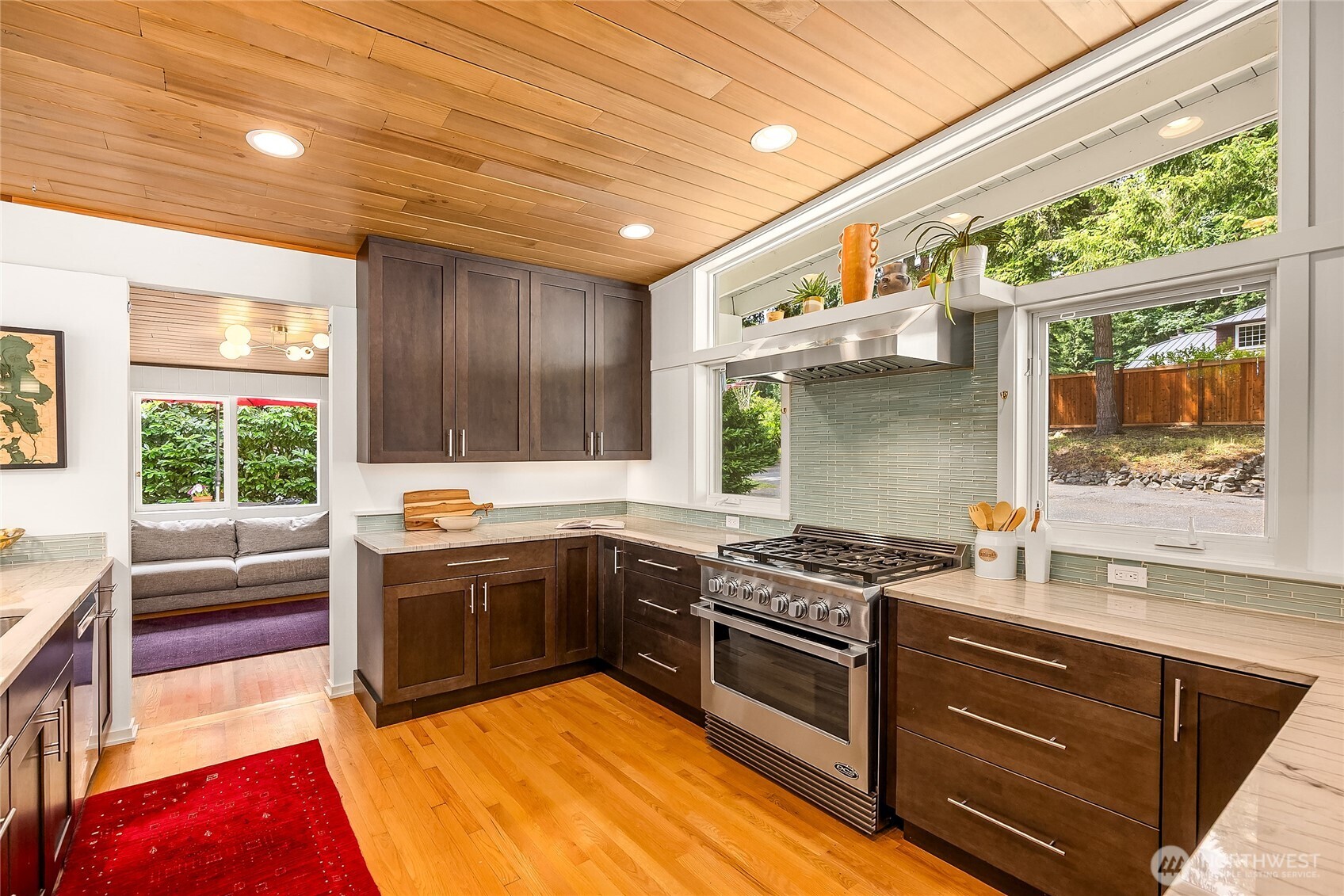 8975 Ferncliff Avenue NE