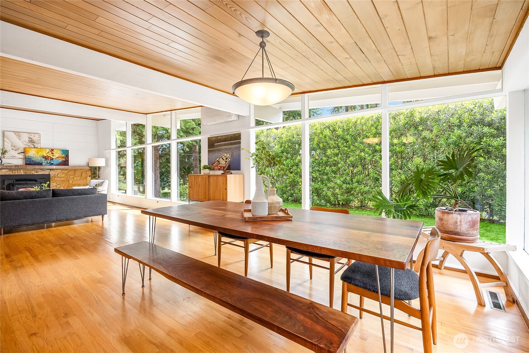 8975 Ferncliff Avenue NE