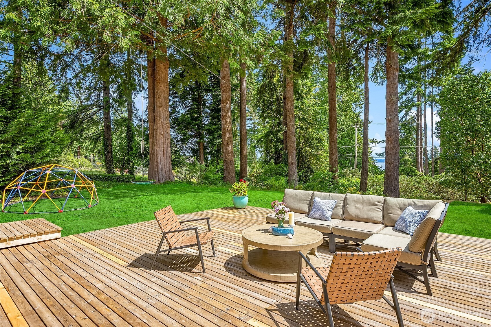 8975 Ferncliff Avenue NE