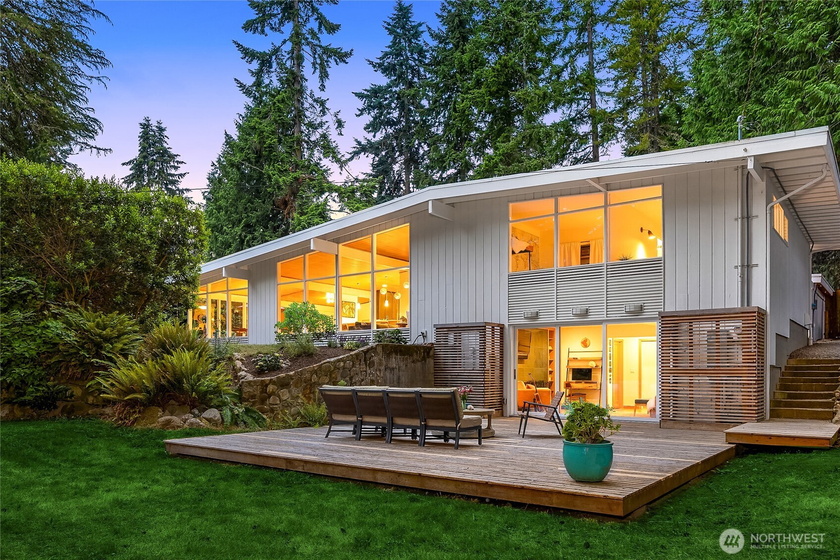 8975 Ferncliff Avenue NE