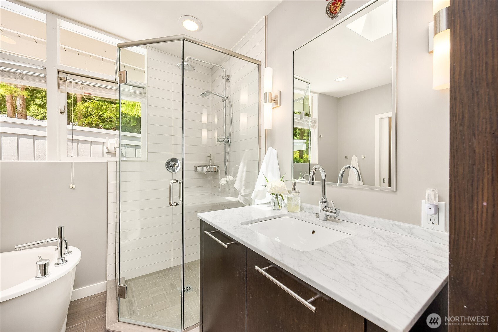 8975 Ferncliff Avenue NE