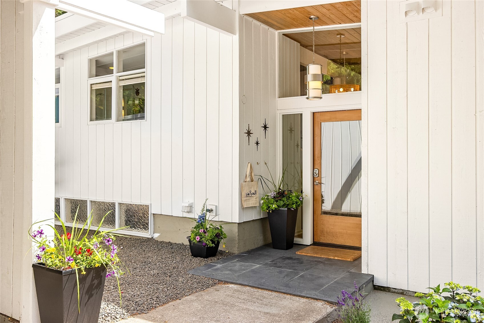 8975 Ferncliff Avenue NE