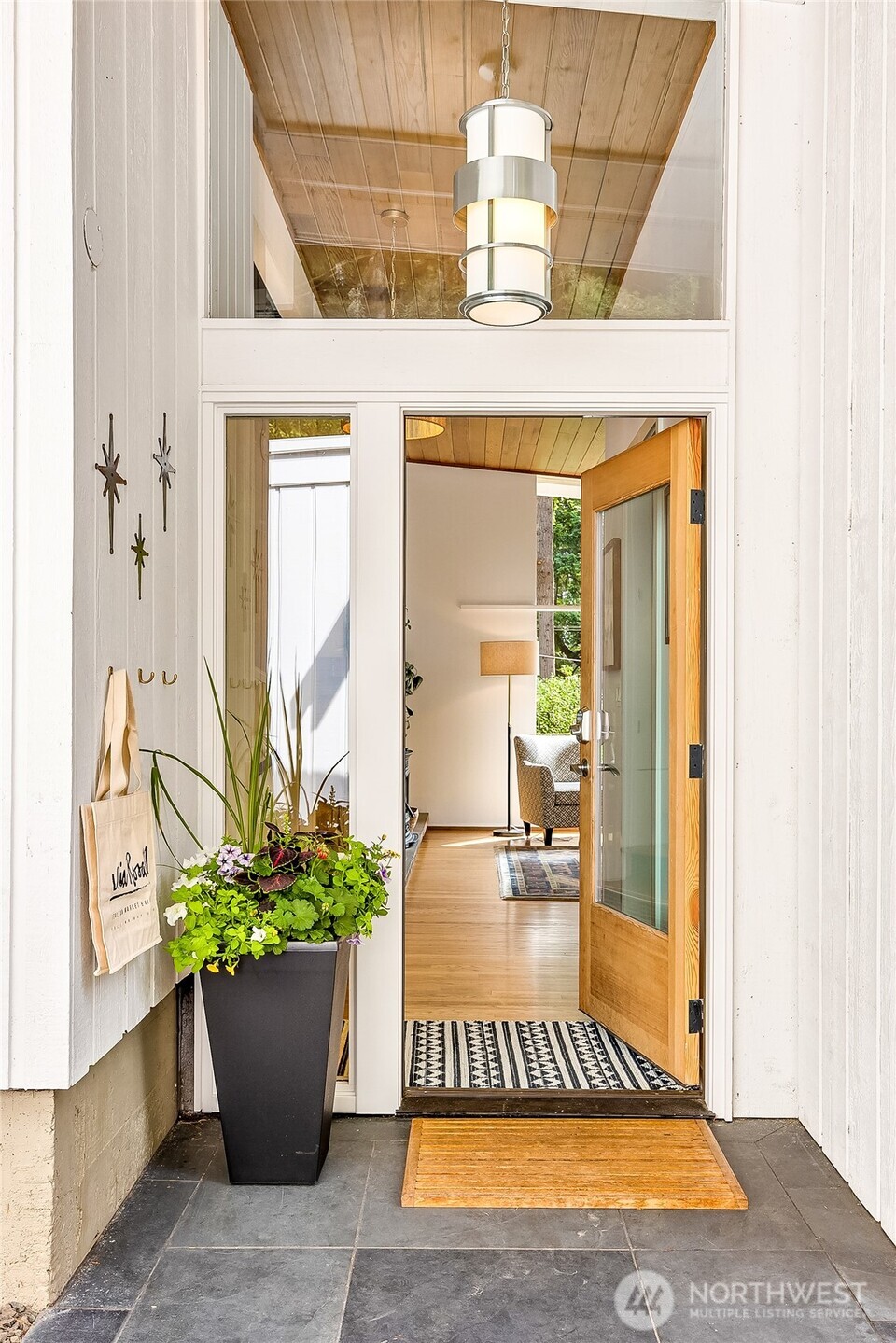 8975 Ferncliff Avenue NE