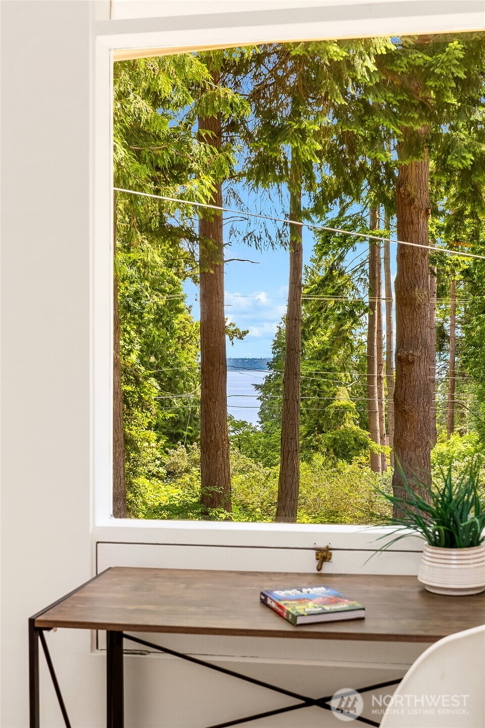 8975 Ferncliff Avenue NE