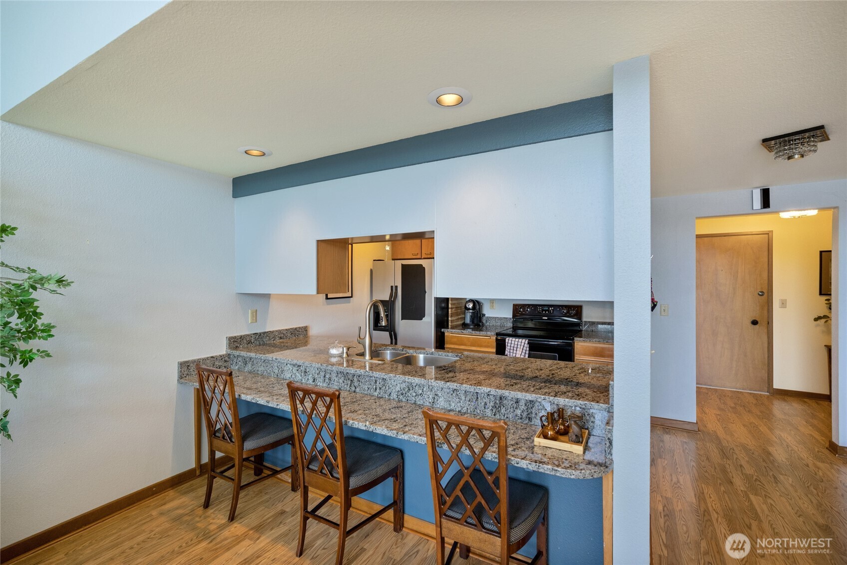 140 Admiralty Ln Unit: 370