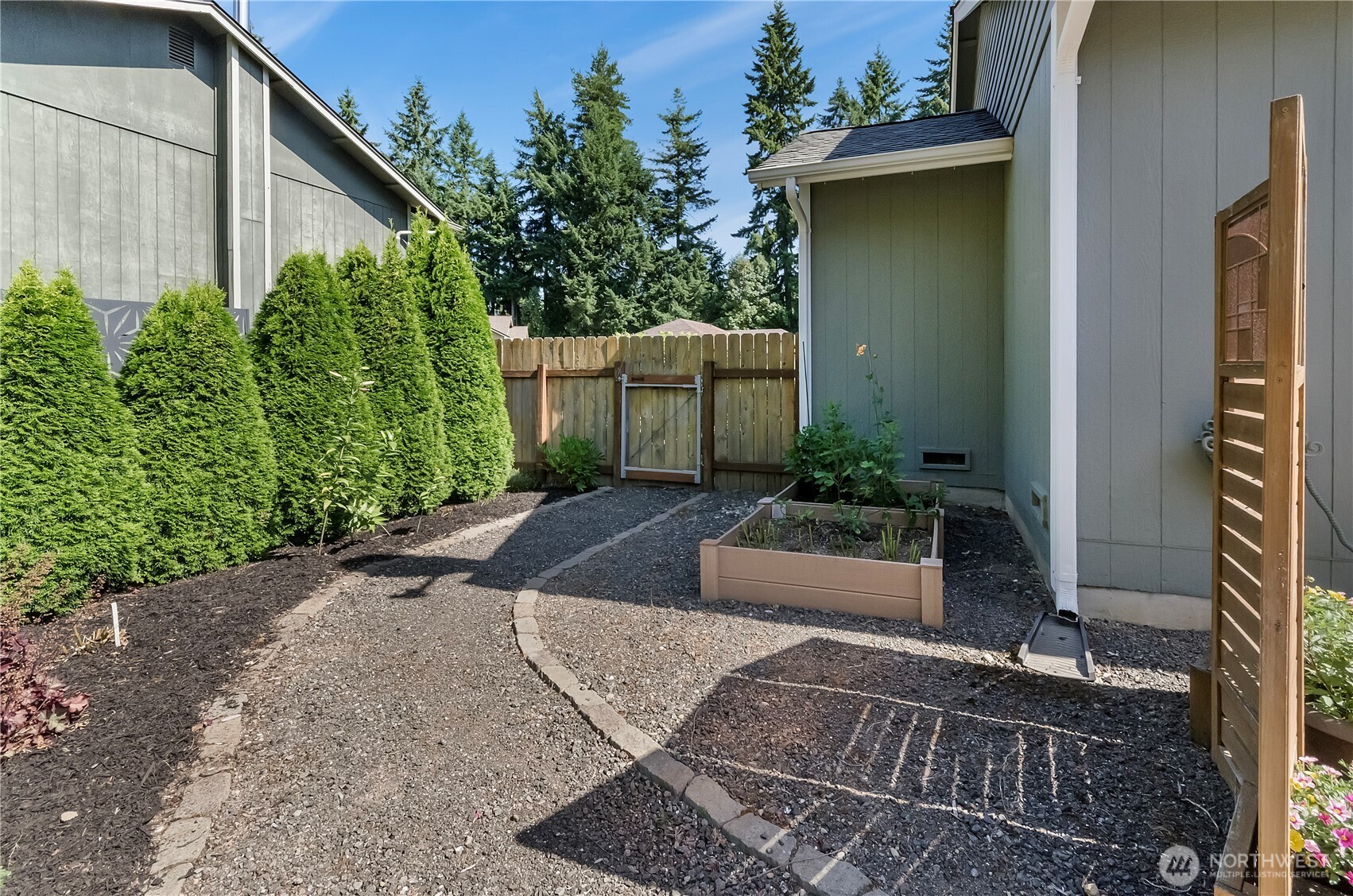 1441 NW Lakehill Circle