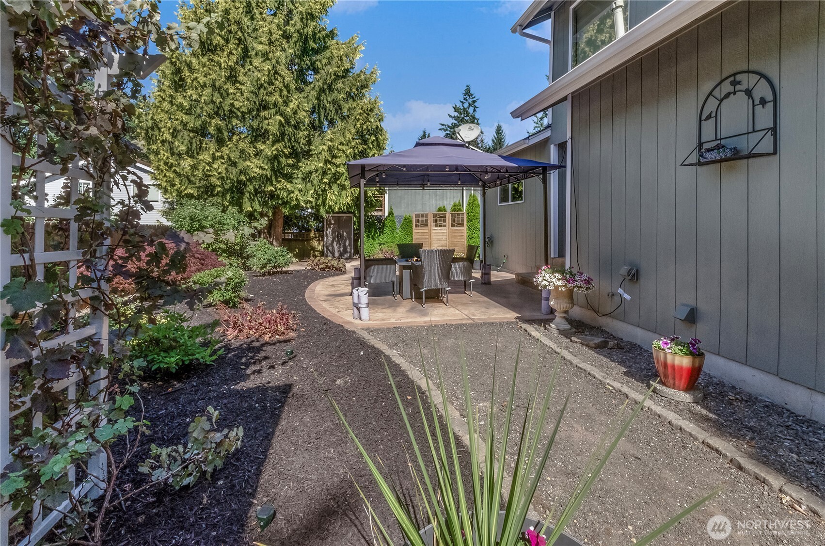 1441 NW Lakehill Circle