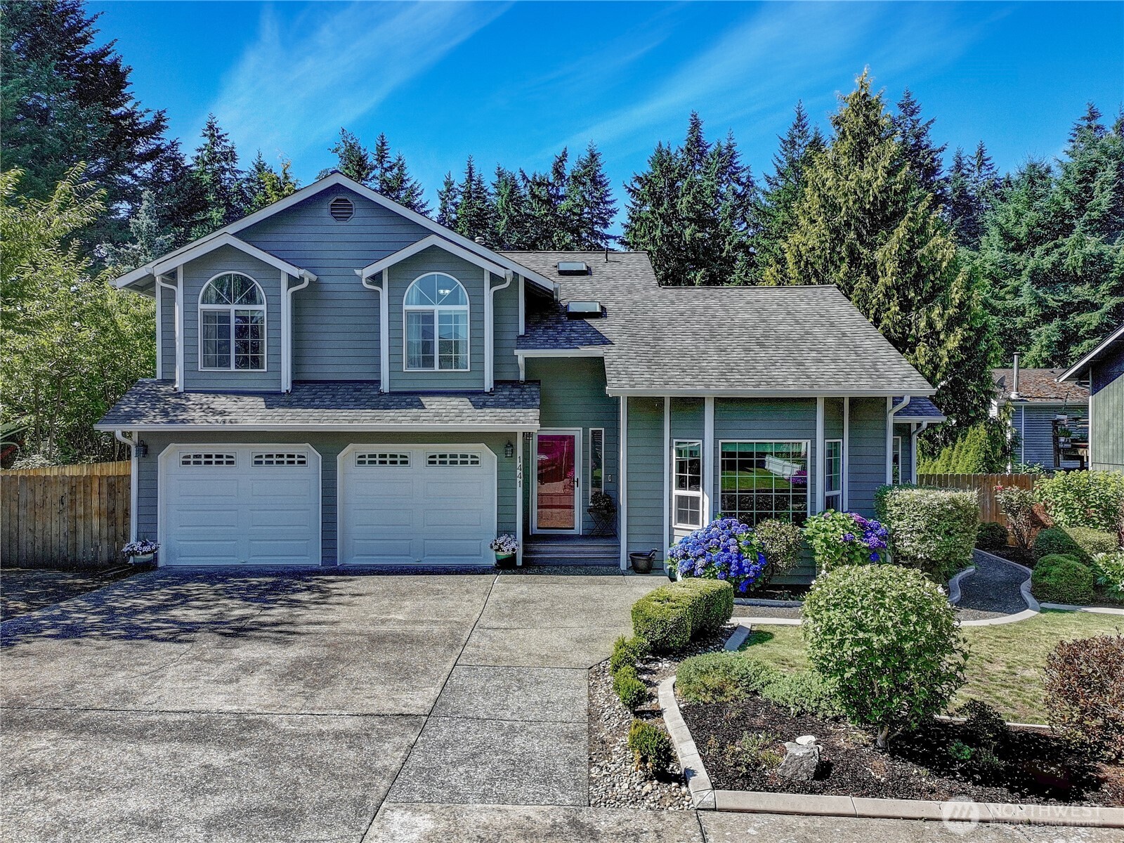 1441 NW Lakehill Circle