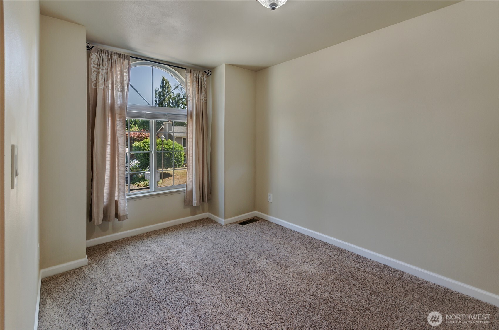 1441 NW Lakehill Circle