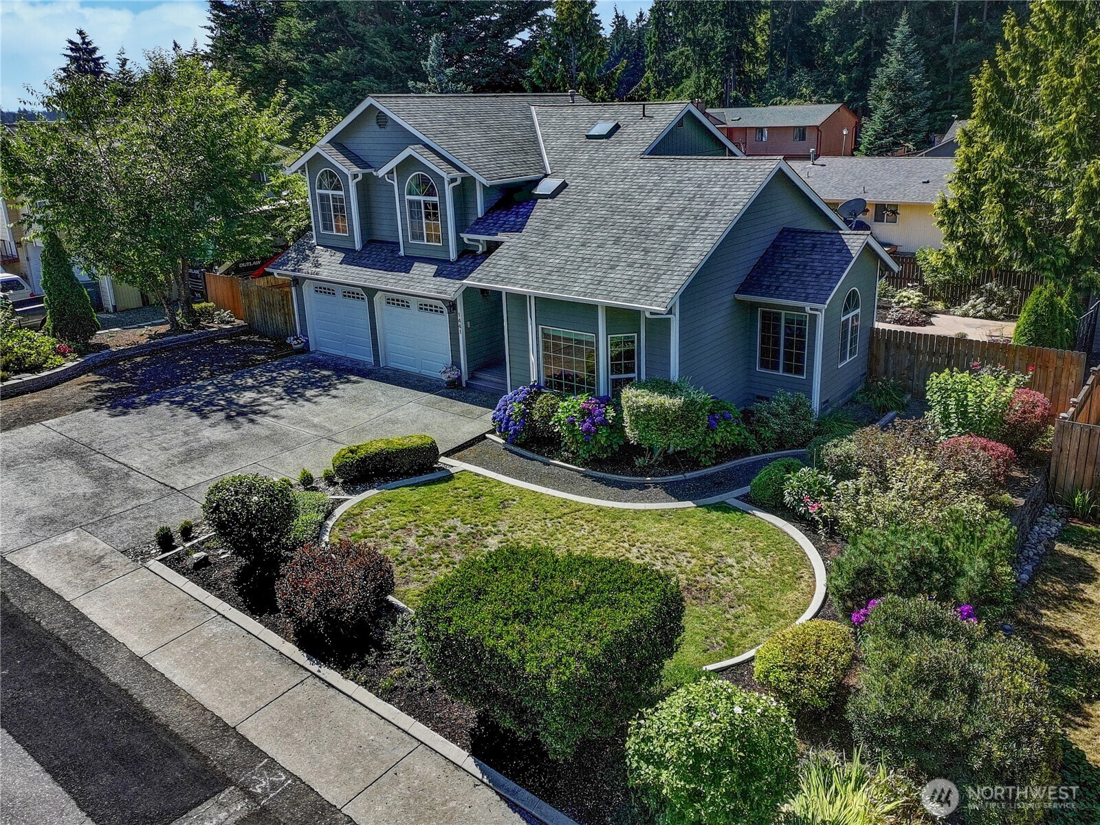 1441 NW Lakehill Circle