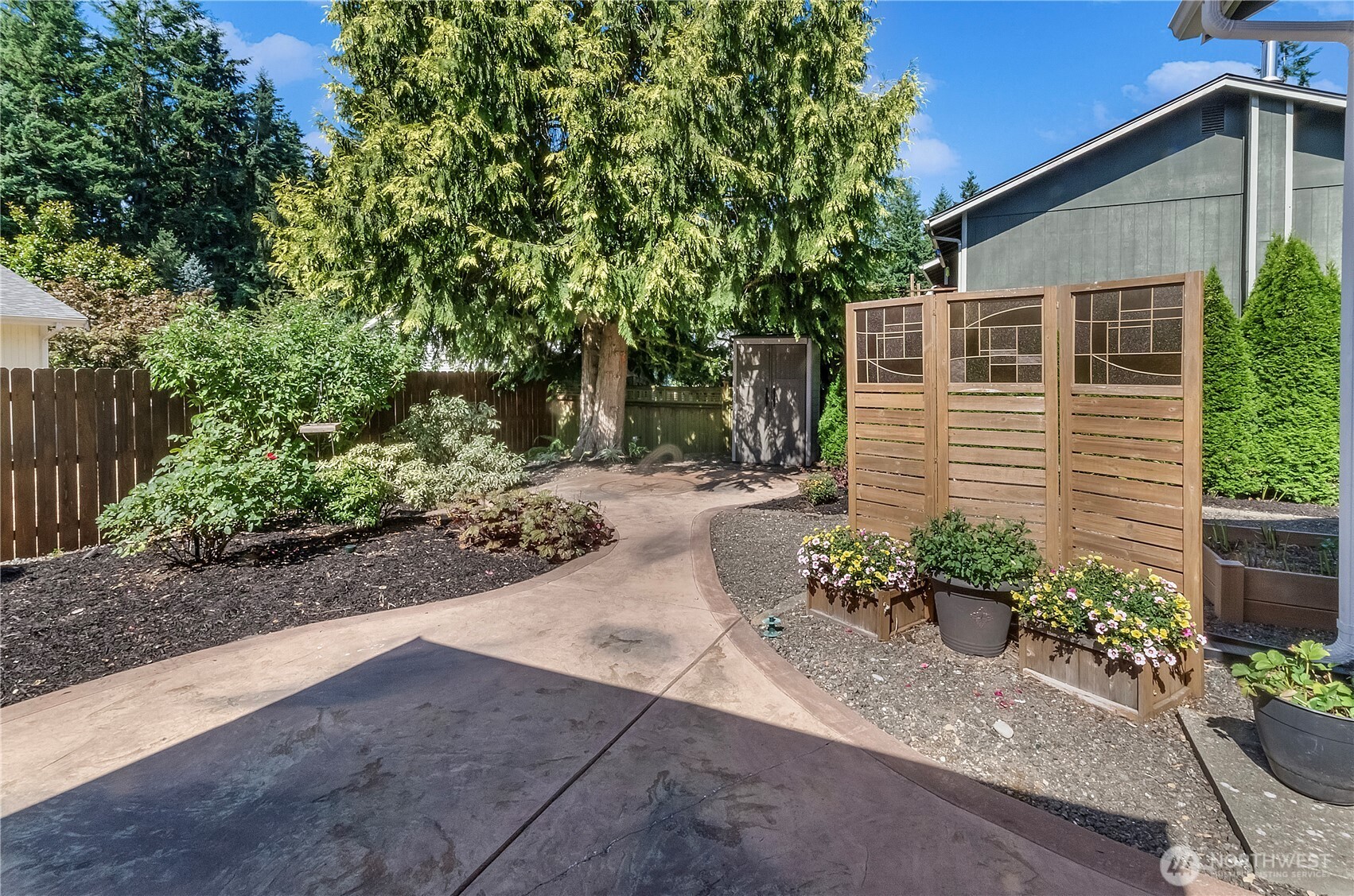 1441 NW Lakehill Circle