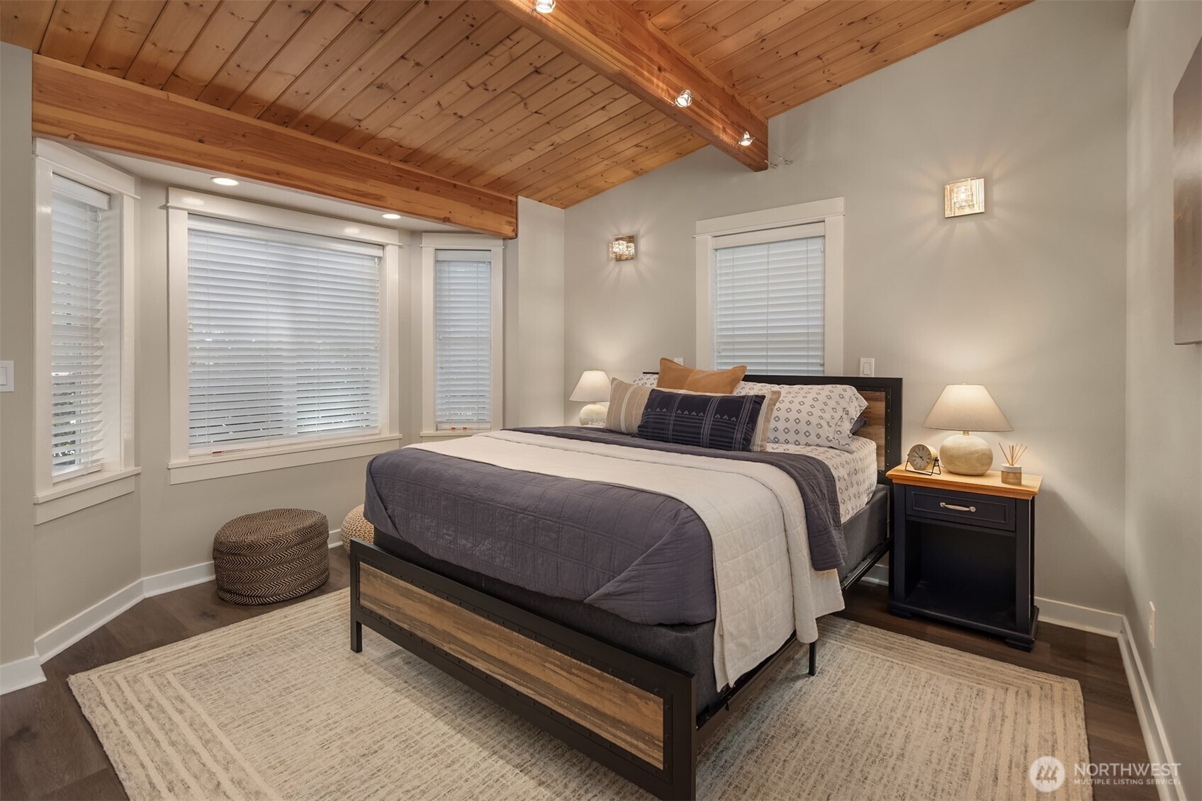 9488 Katherine Place NE