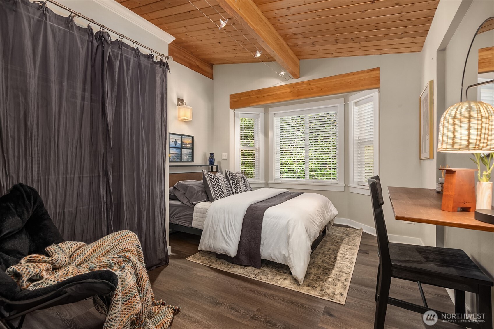 9488 Katherine Place NE