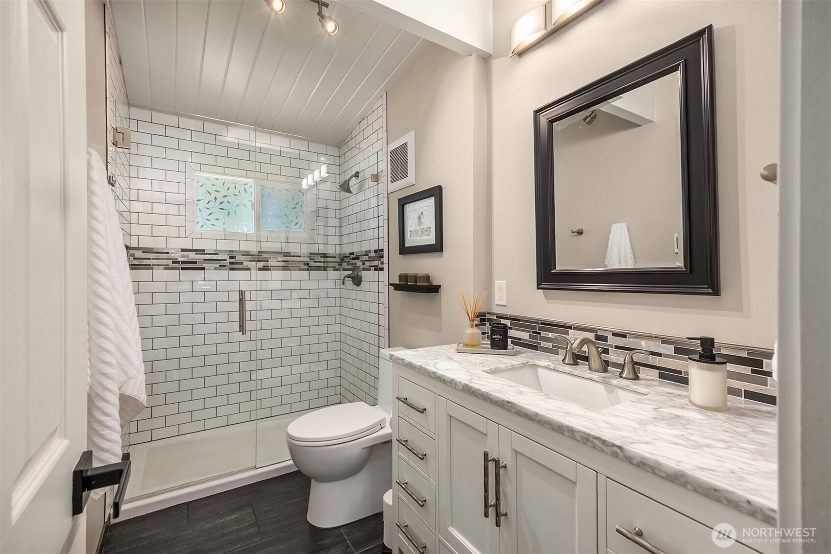 9488 Katherine Place NE