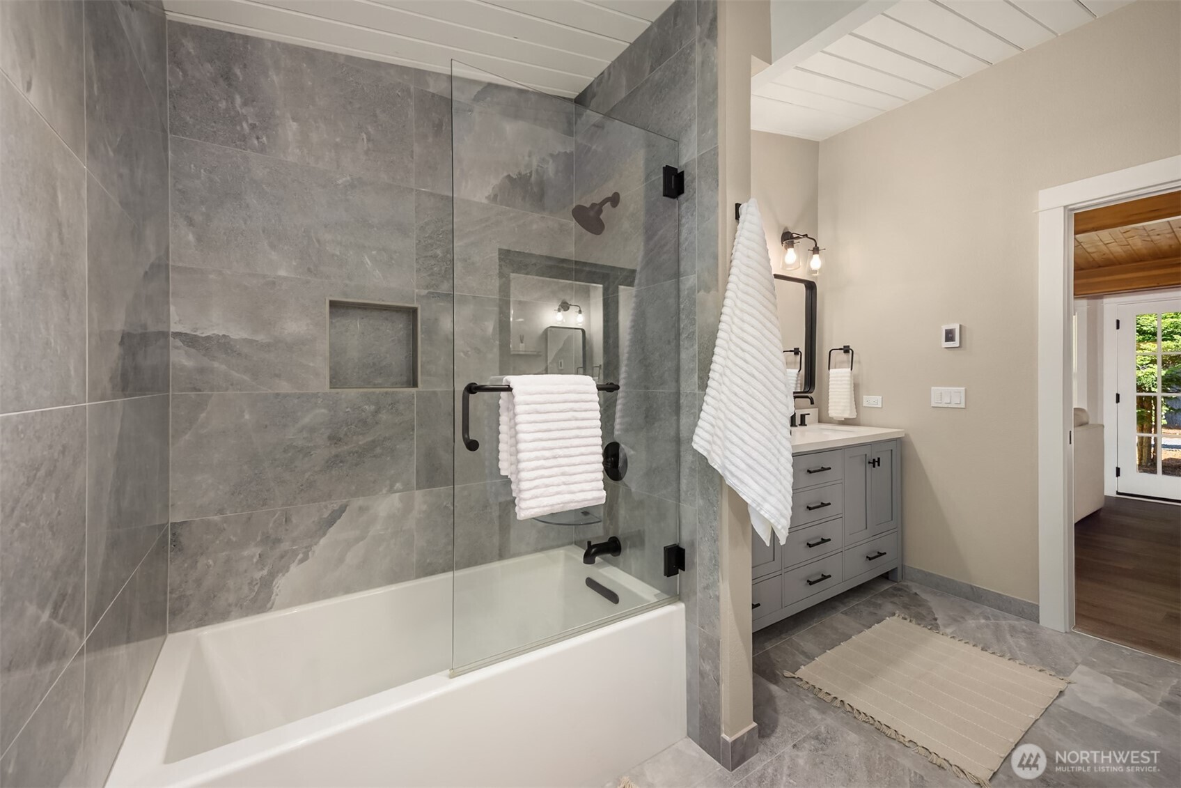 9488 Katherine Place NE