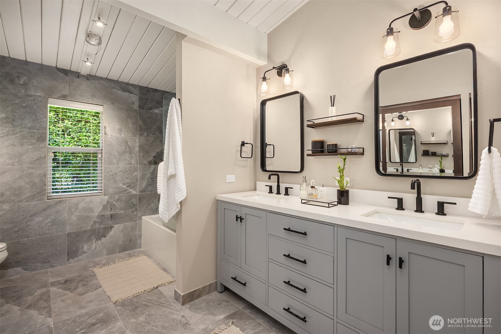 9488 Katherine Place NE