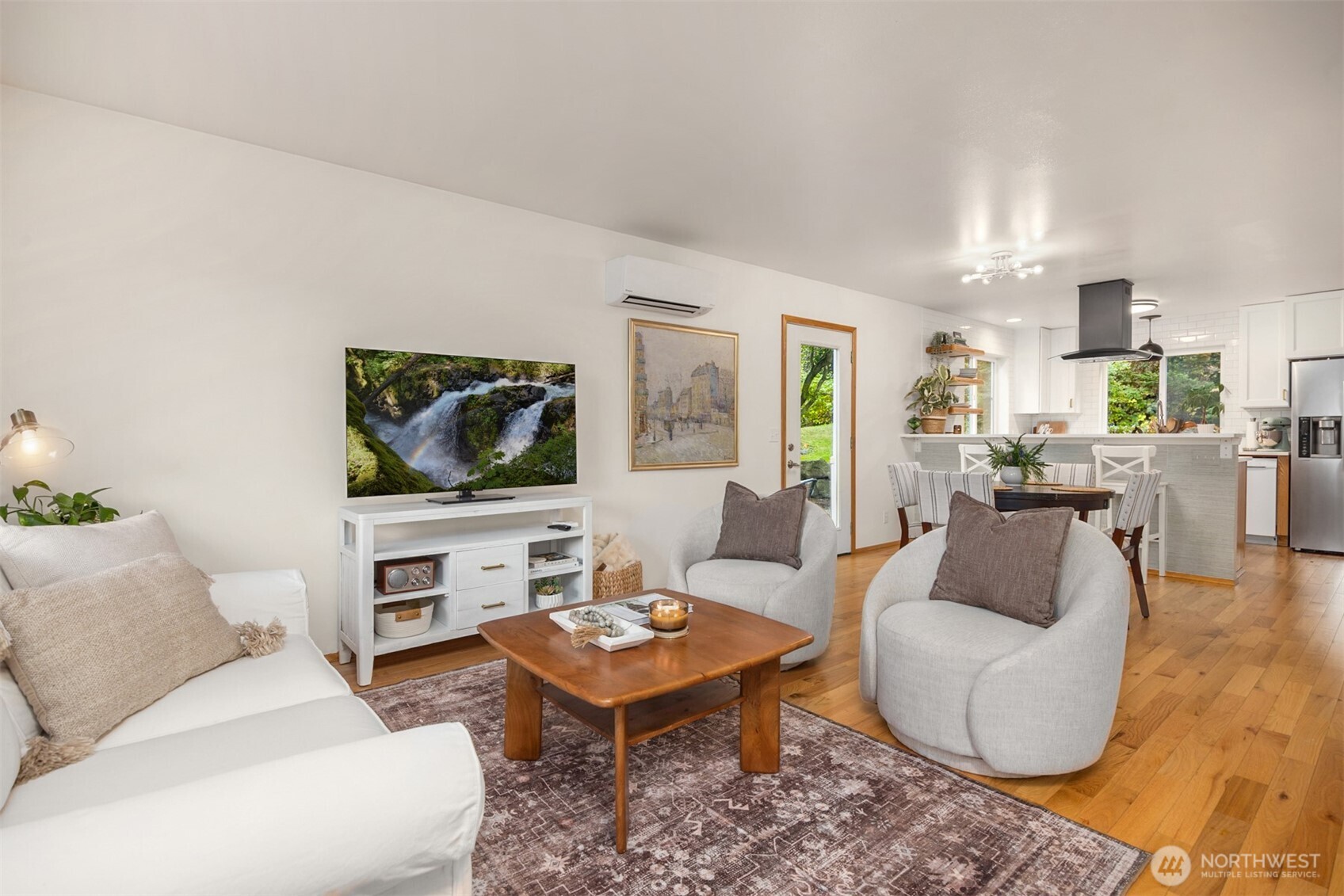 816 Strawberry Lane NW