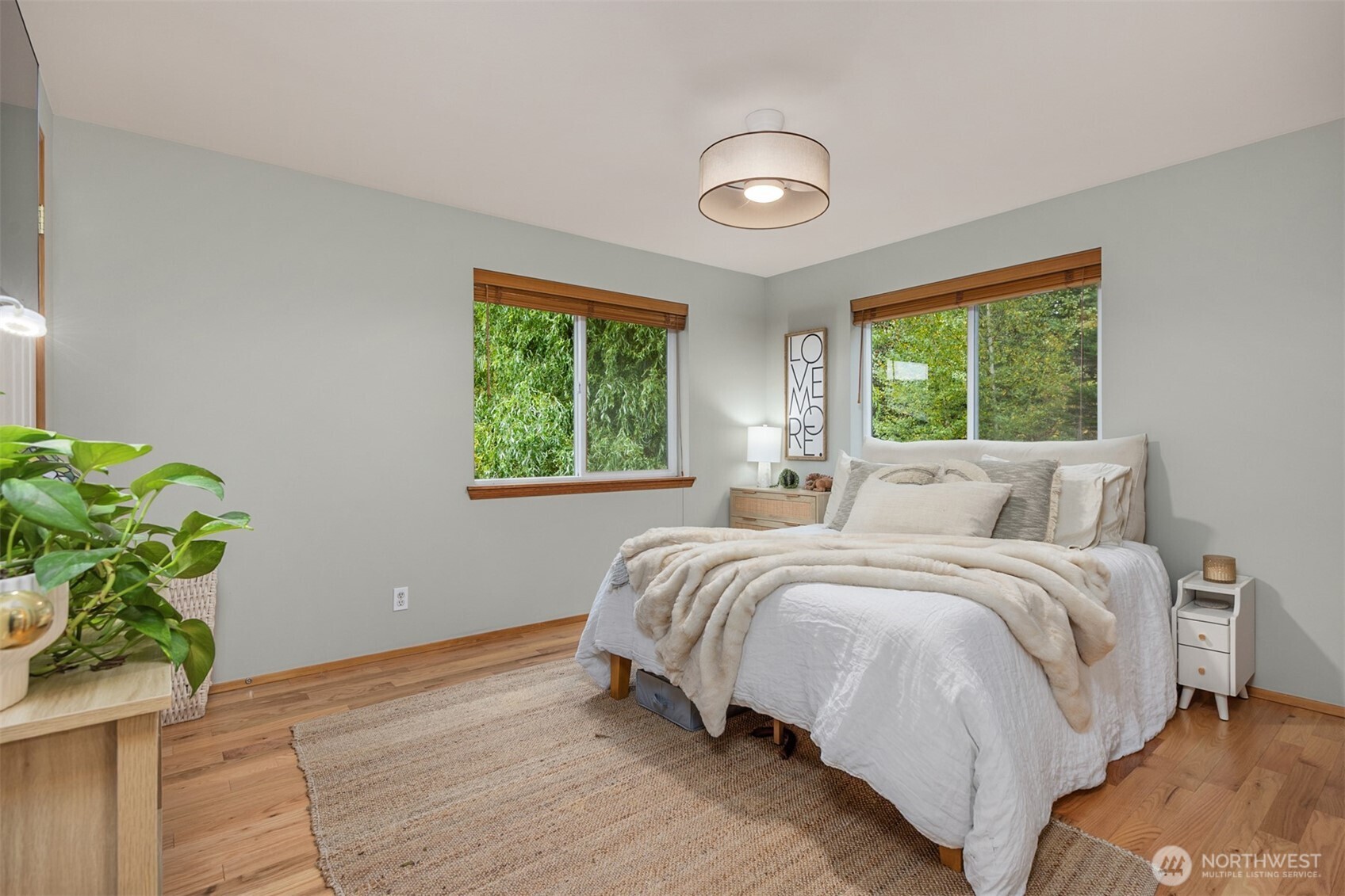 816 Strawberry Lane NW