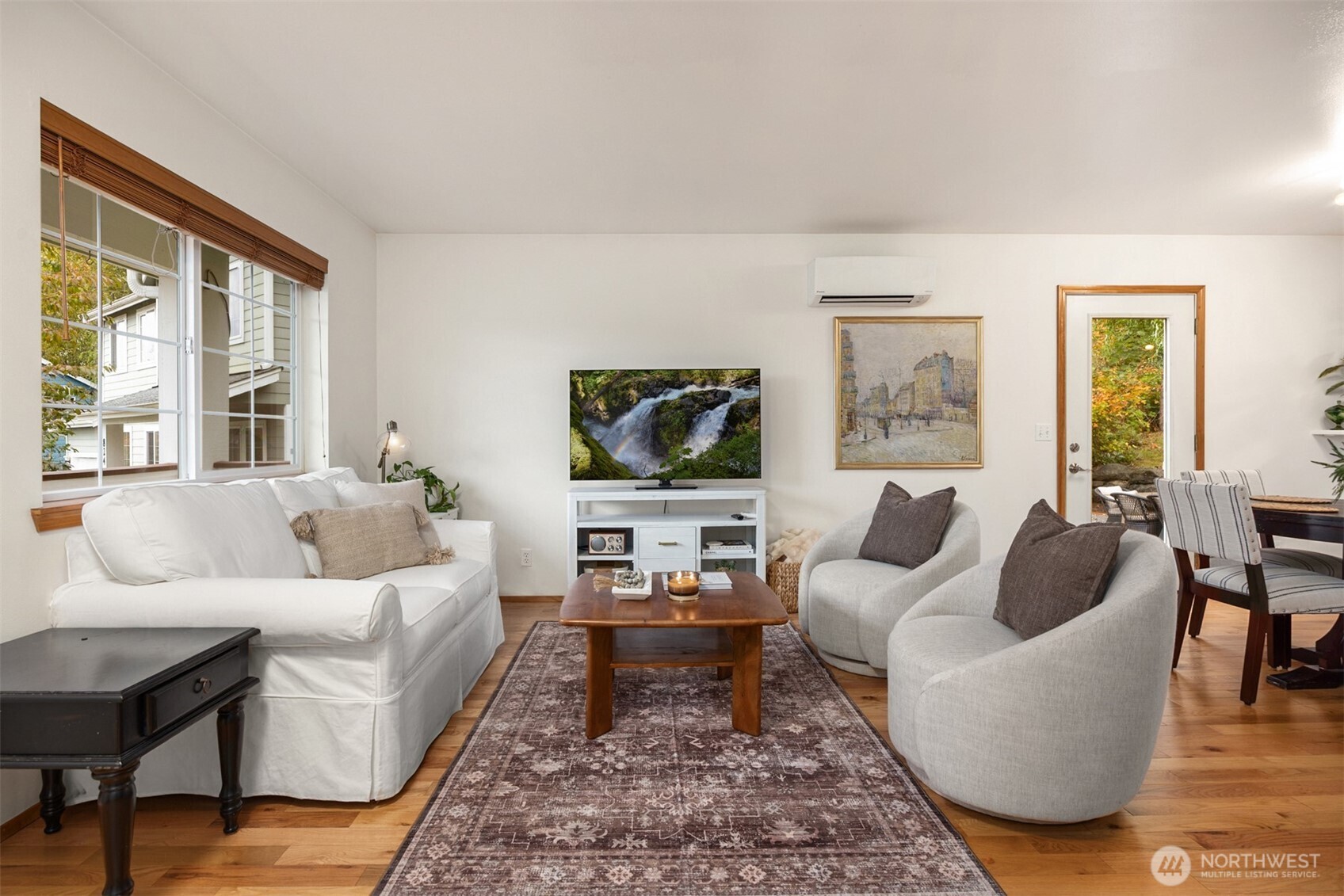 816 Strawberry Lane NW