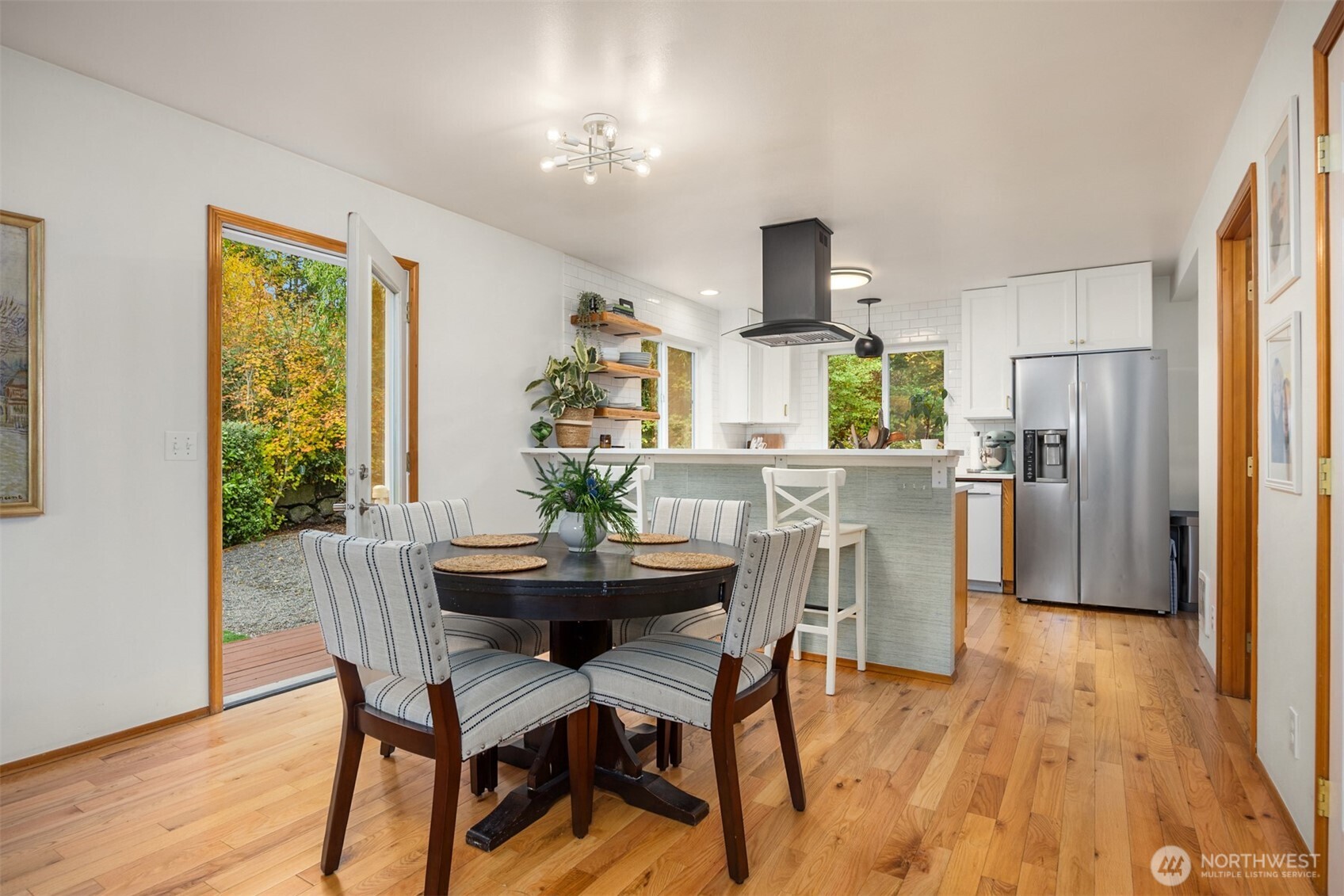 816 Strawberry Lane NW