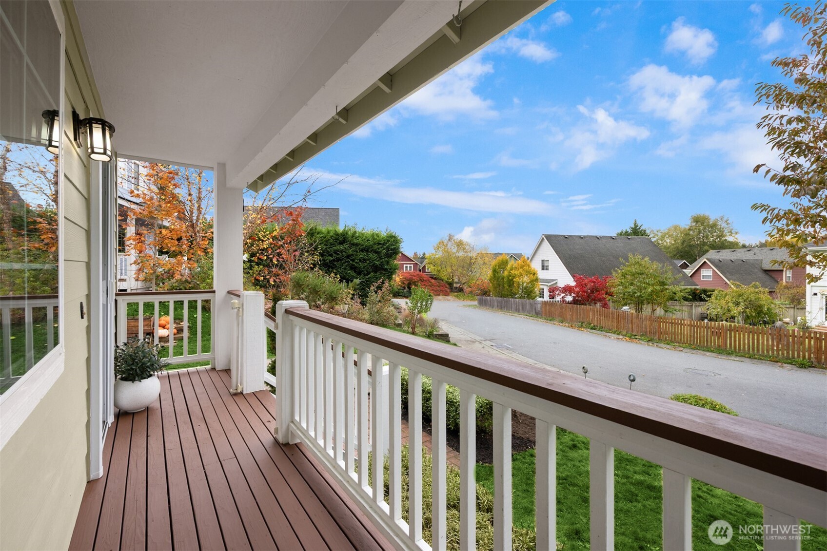 816 Strawberry Lane NW