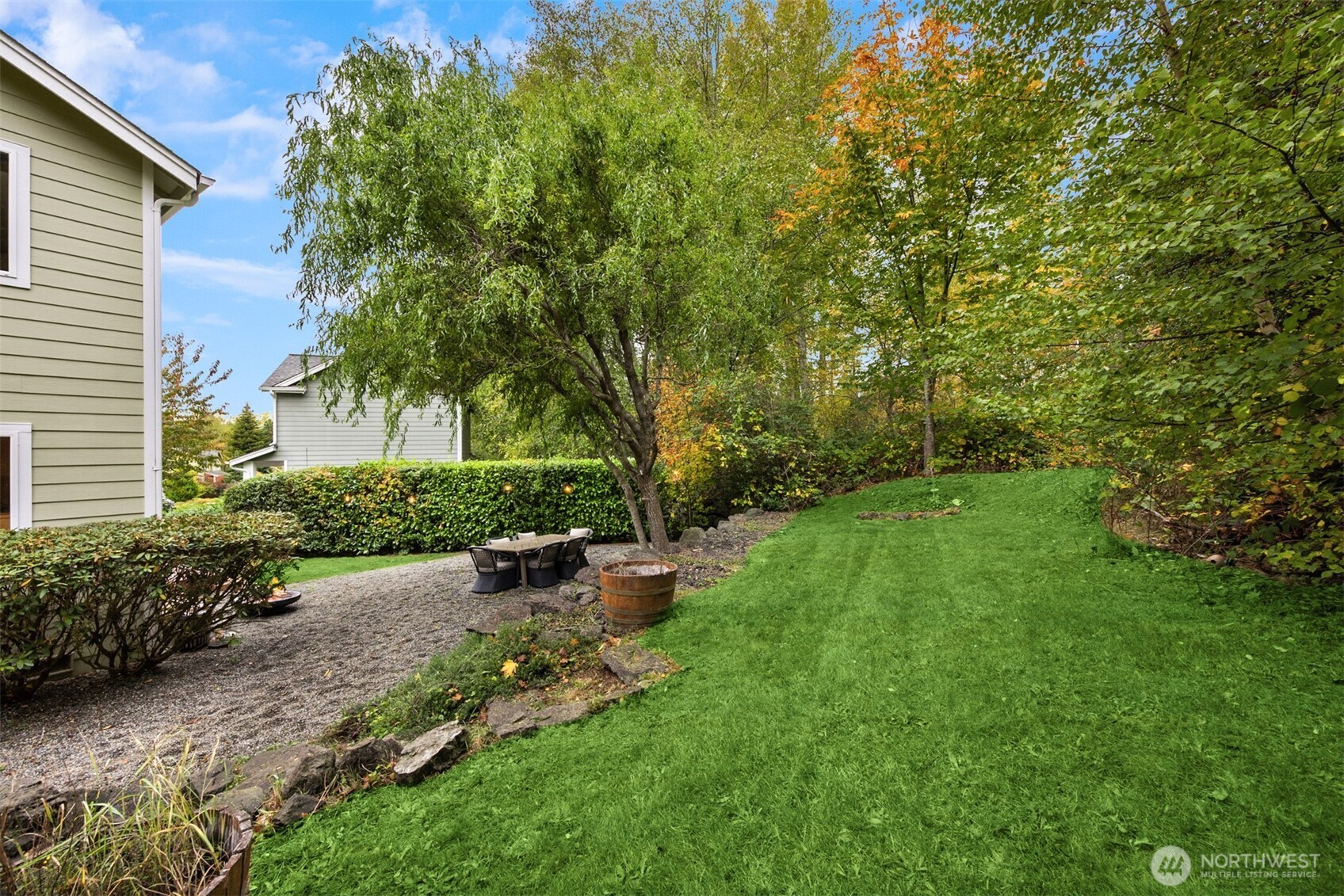 816 Strawberry Lane NW