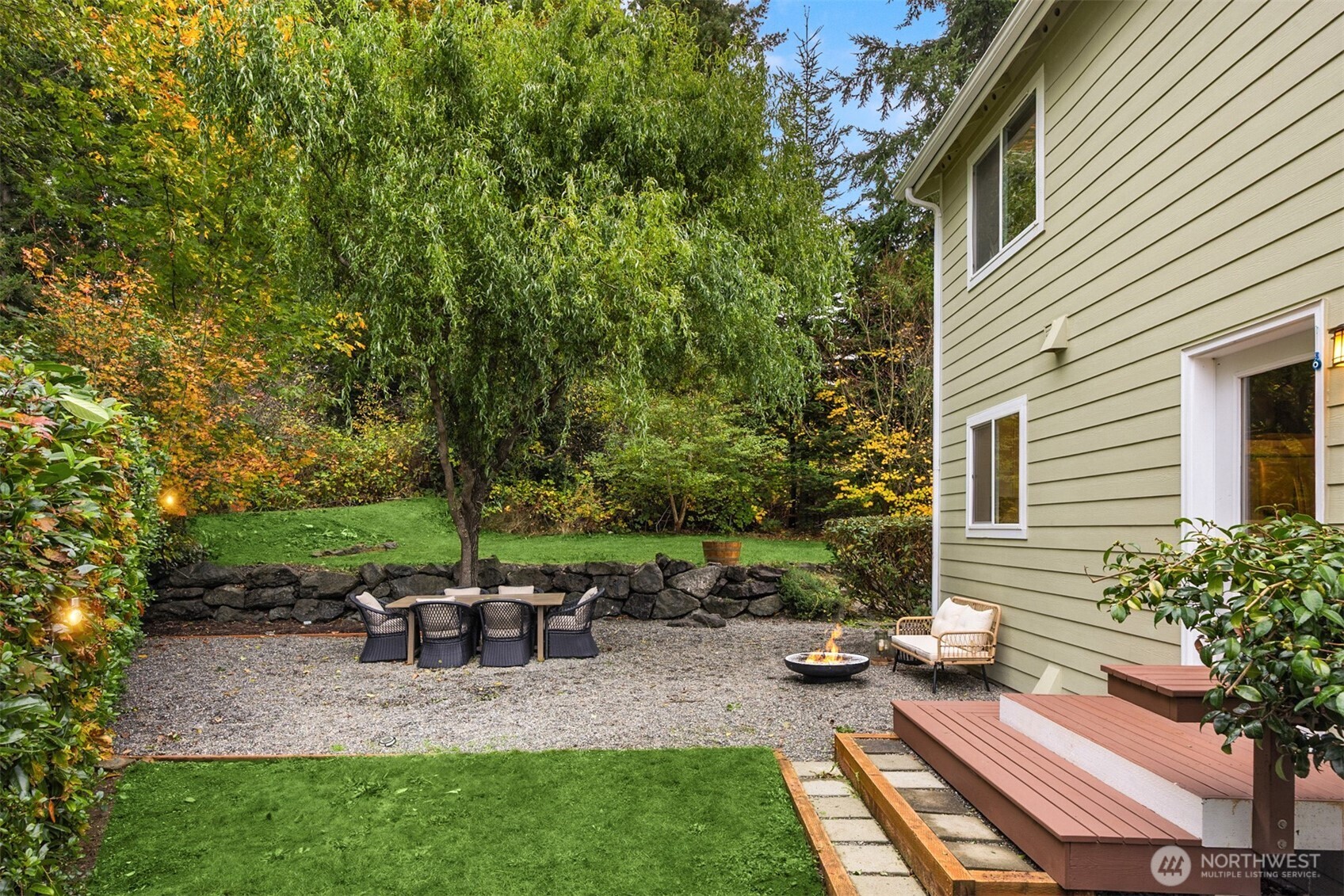 816 Strawberry Lane NW