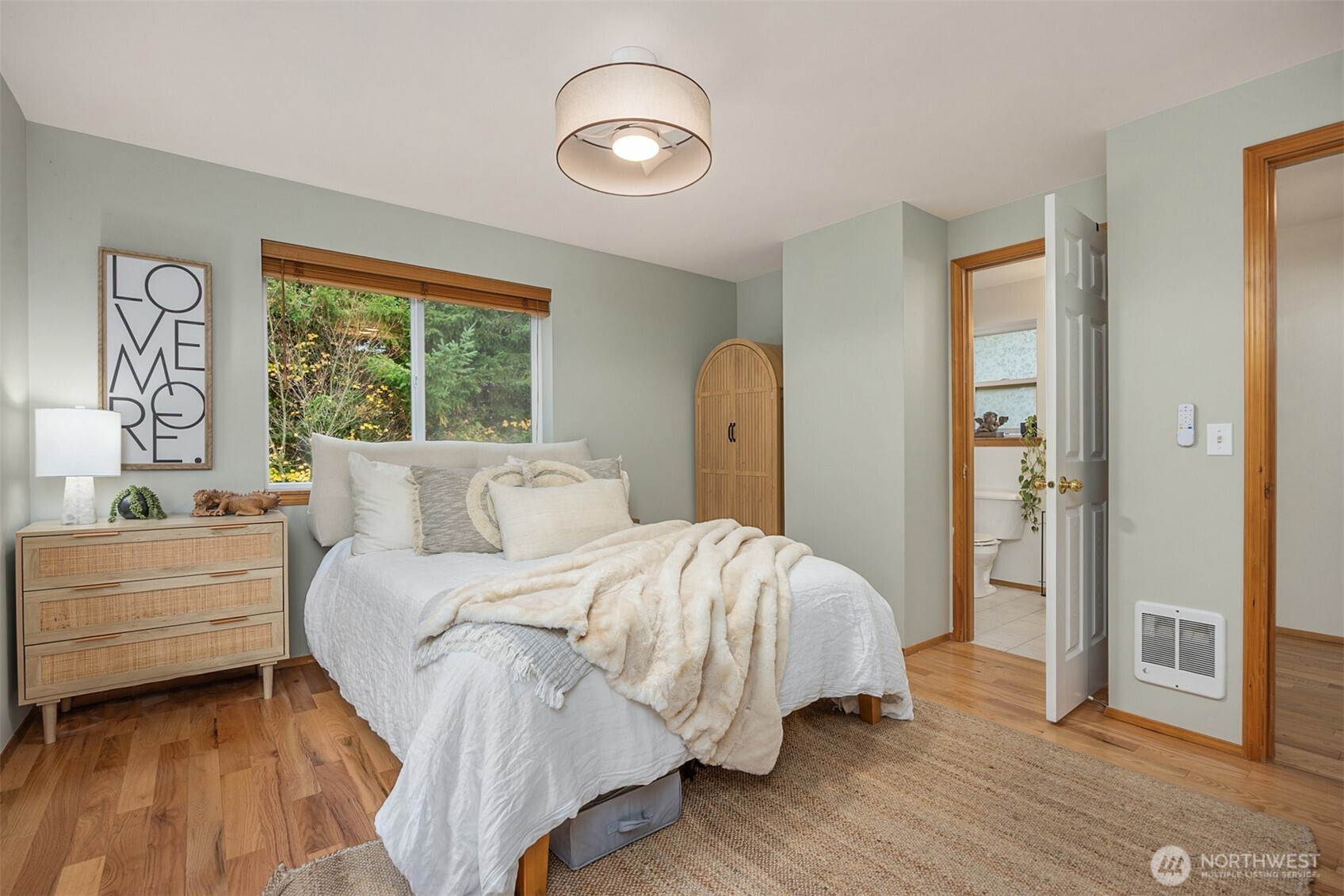 816 Strawberry Lane NW