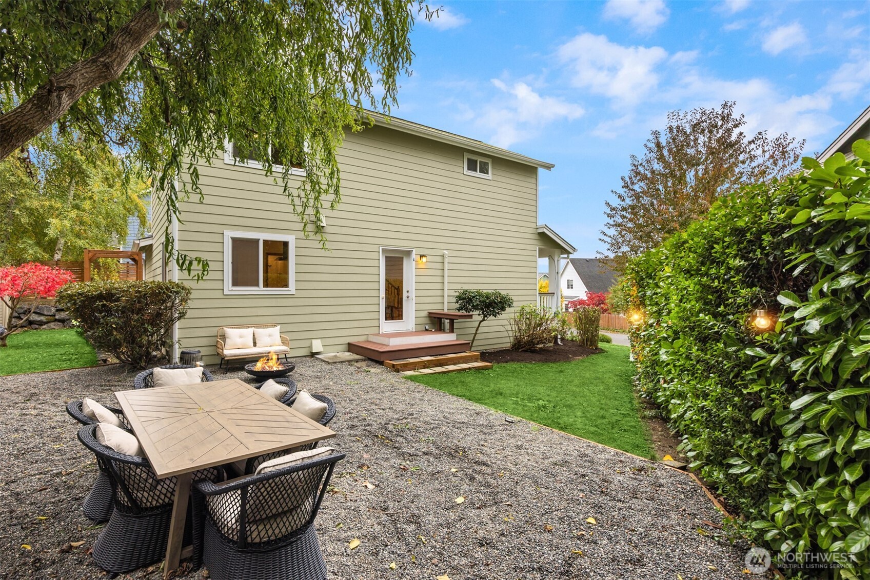 816 Strawberry Lane NW