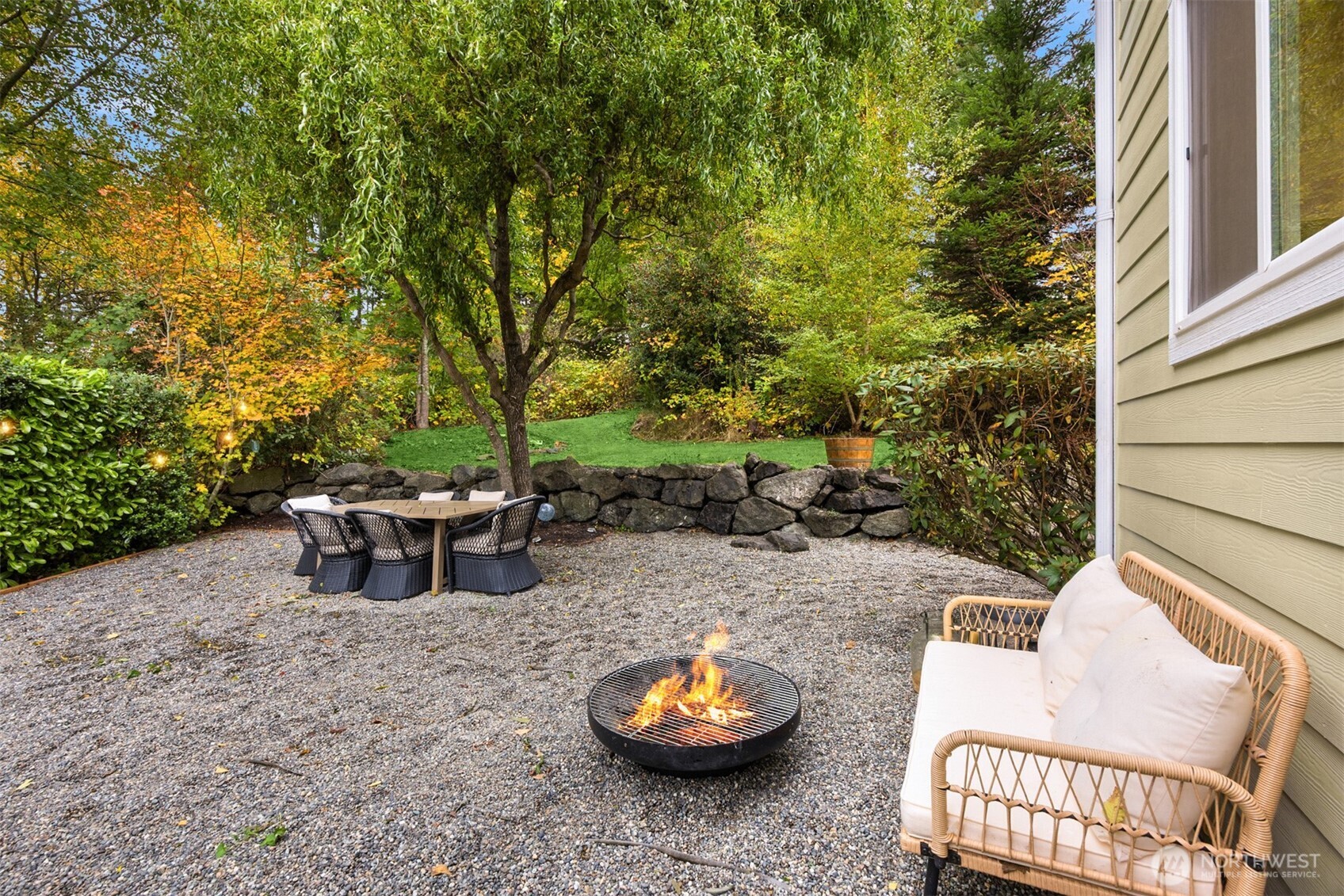 816 Strawberry Lane NW