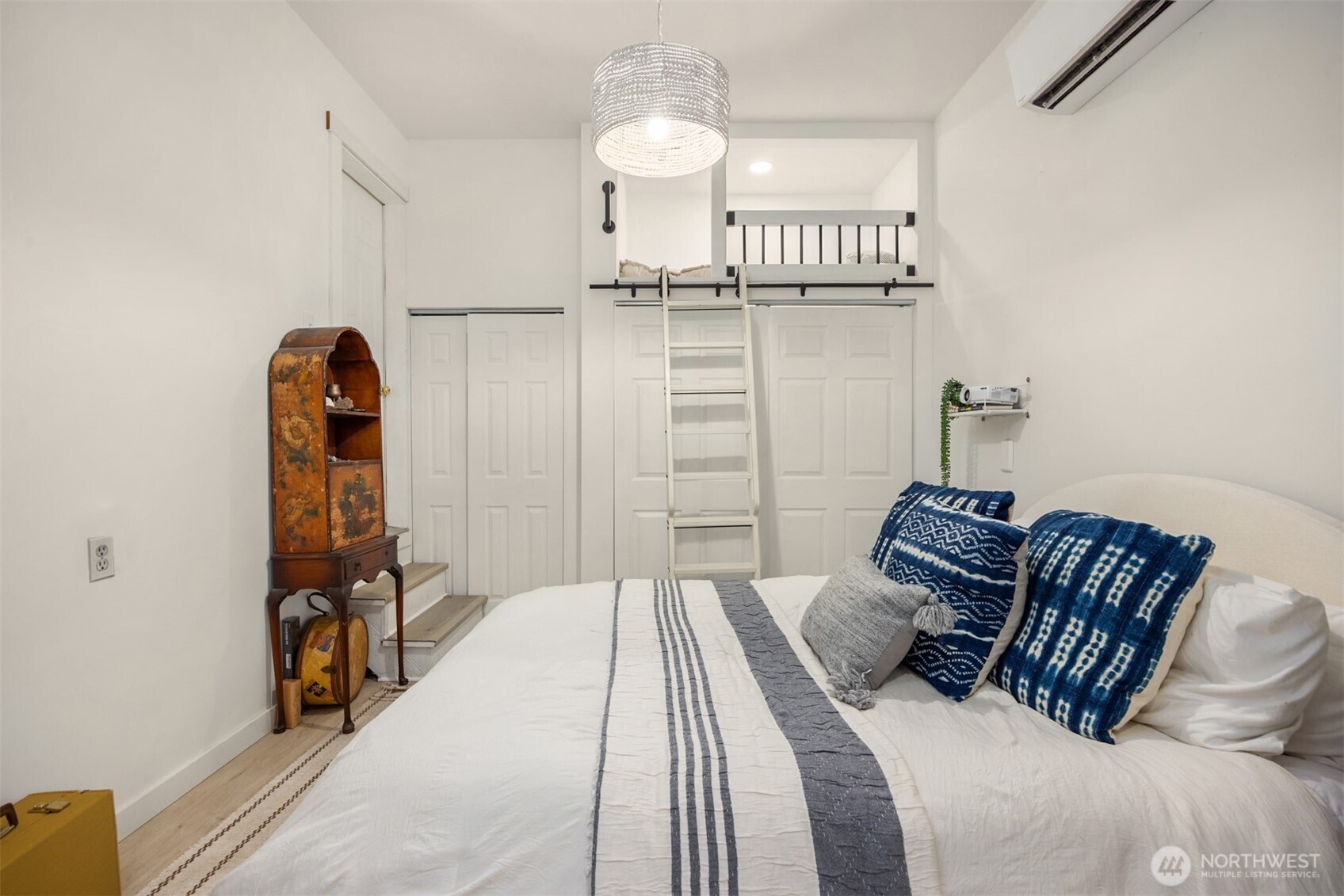 816 Strawberry Lane NW