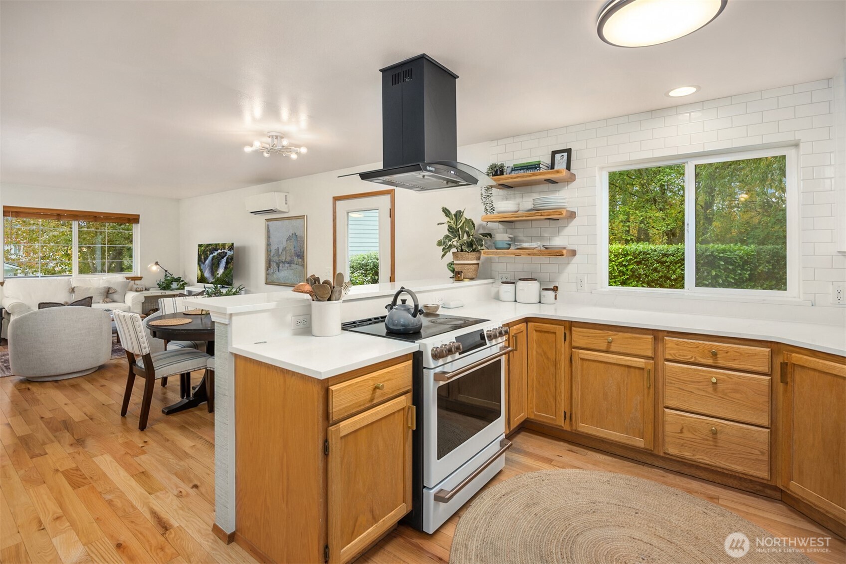 816 Strawberry Lane NW